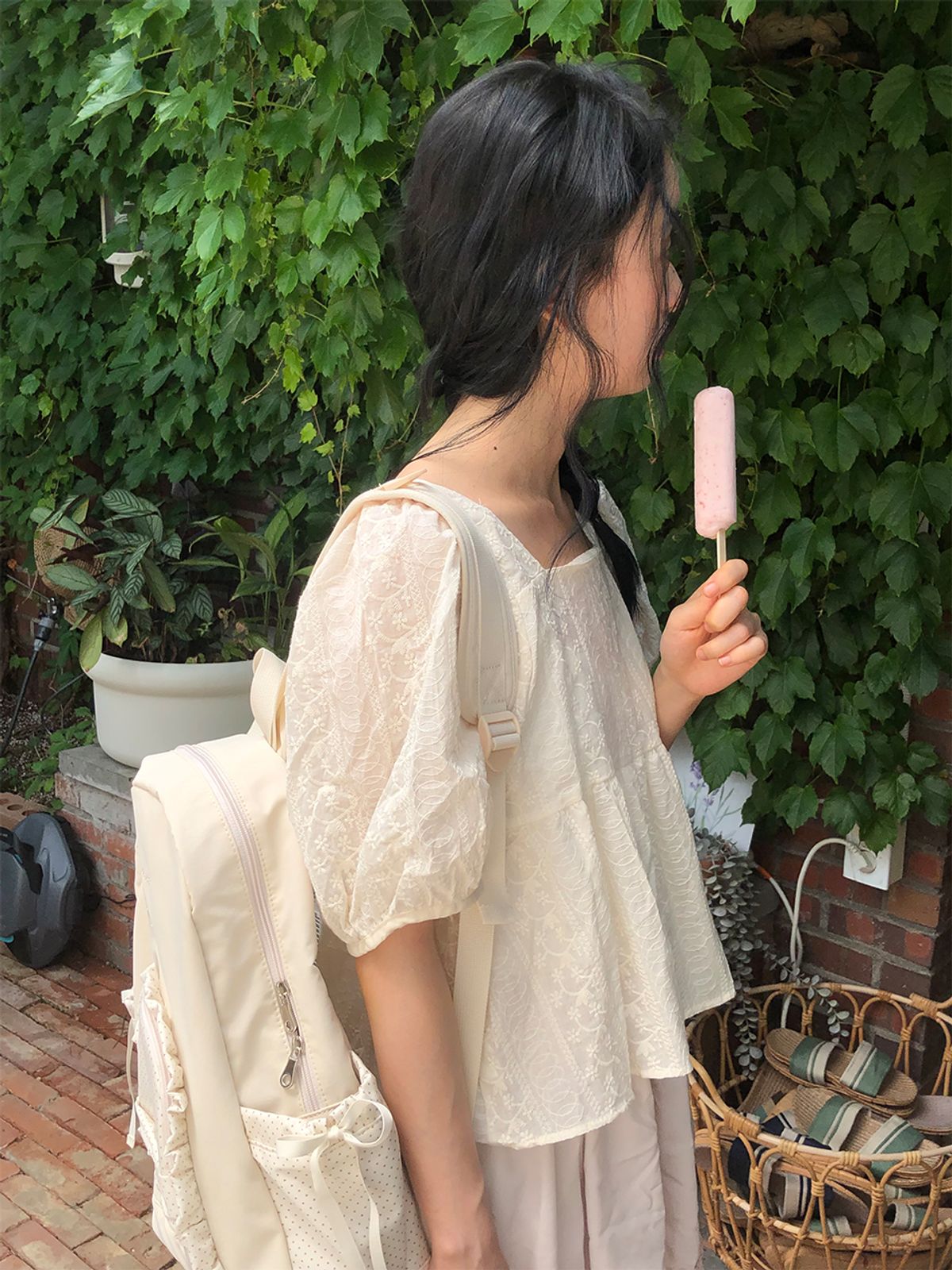 오부니(OVUNI) 러플 리본 백팩_폴카닷 아이보리