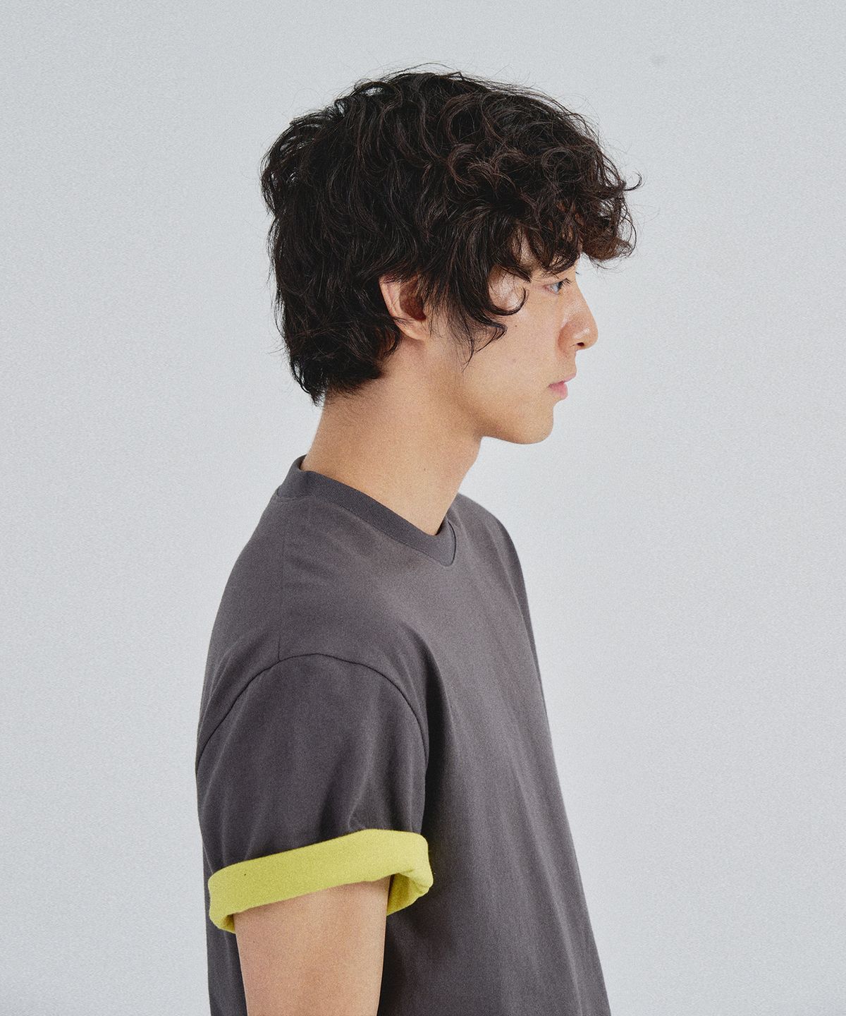 슬로우애시드(SLOWACID) SA REFINED FLIP-CUFF SEMI-CROP TEE [CHARCOAL]