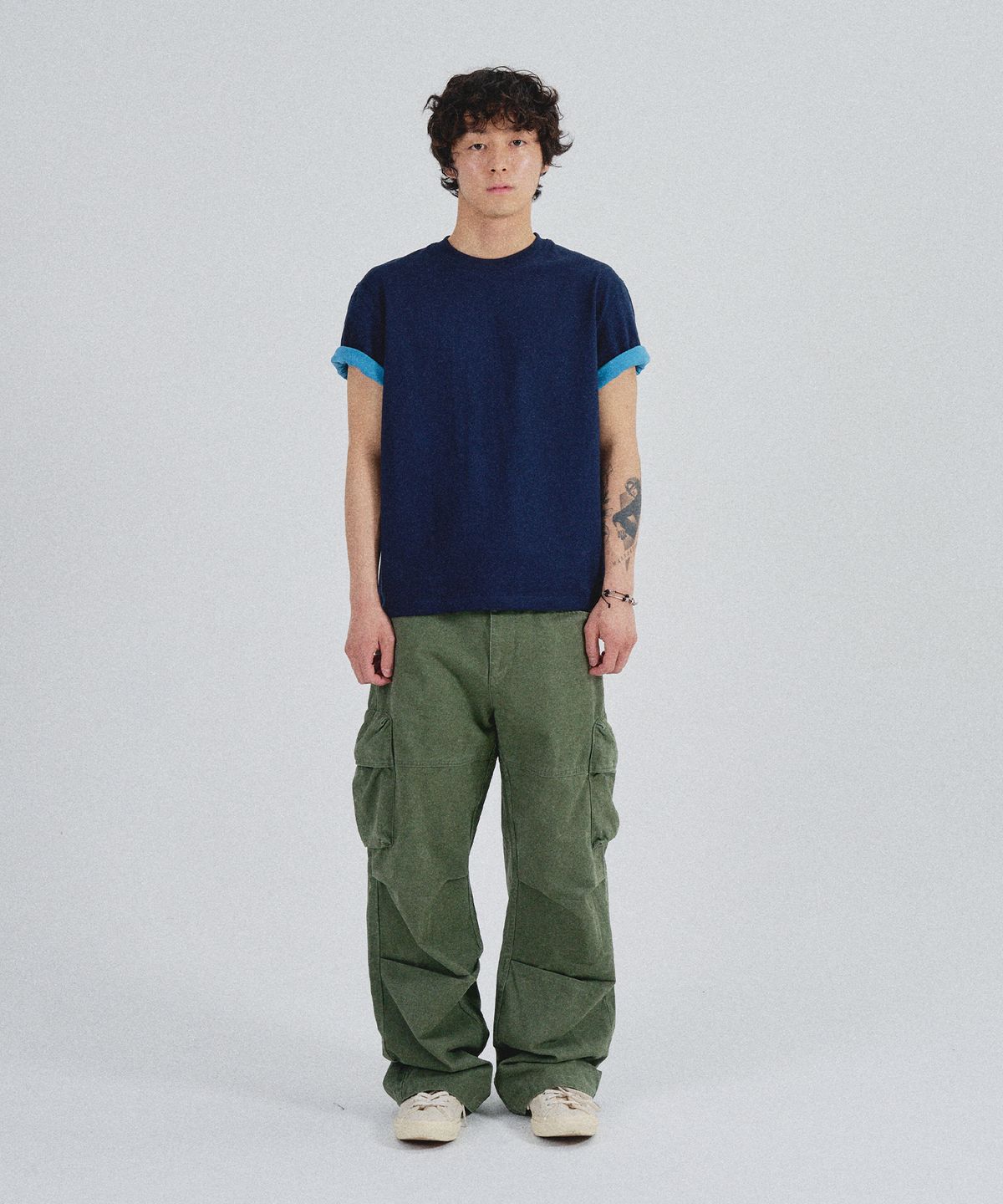 슬로우애시드(SLOWACID) SA REFINED FLIP-CUFF SEMI-CROP TEE [NAVY]