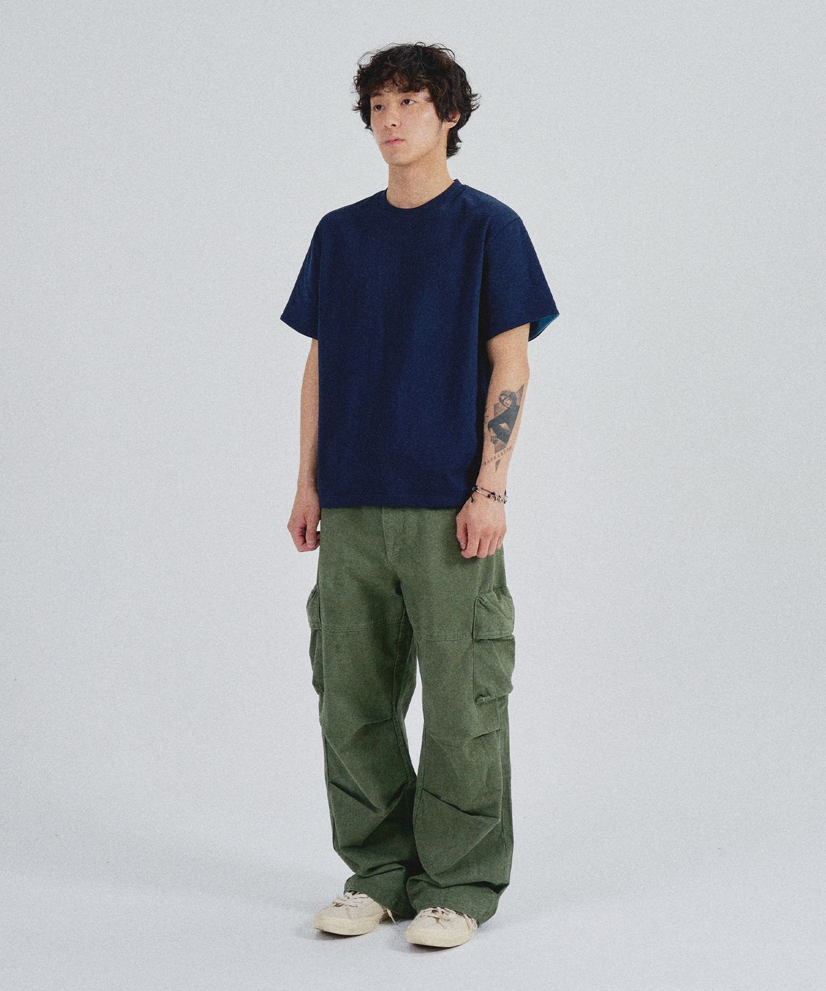 슬로우애시드(SLOWACID) SA REFINED FLIP-CUFF SEMI-CROP TEE [NAVY]