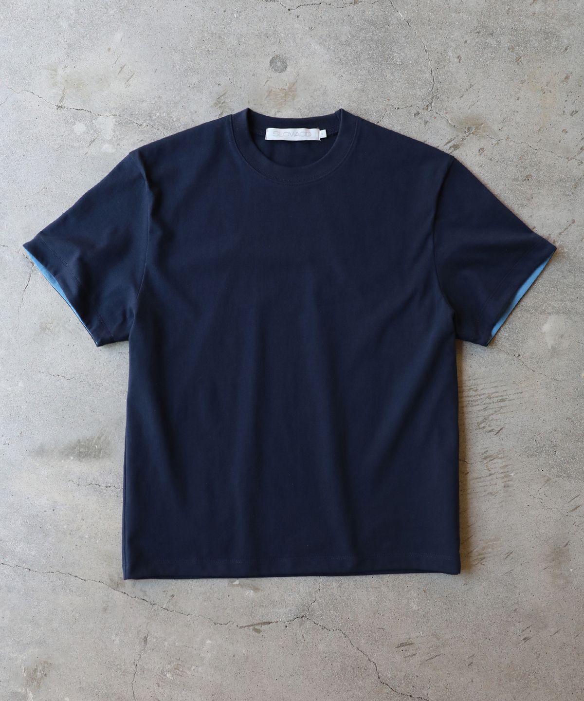 슬로우애시드(SLOWACID) SA REFINED FLIP-CUFF SEMI-CROP TEE [NAVY]