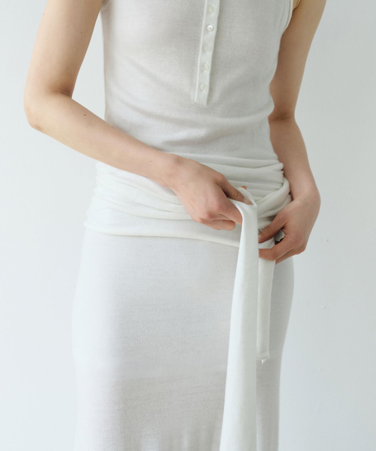 로우타이드(LOW TIDE) HENLEY NECK WRAP KNIT DRESS [WHITE]