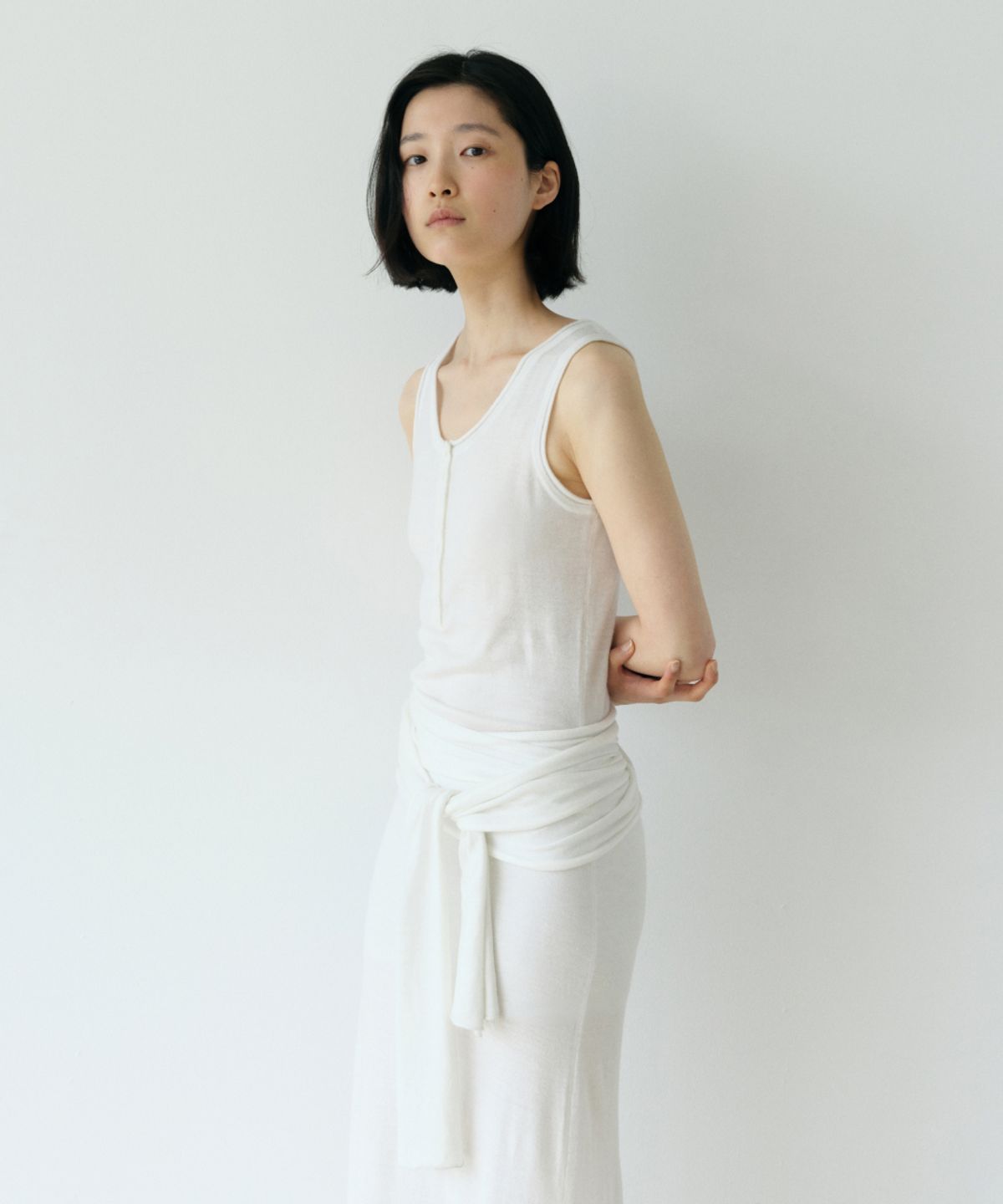 로우타이드(LOW TIDE) HENLEY NECK WRAP KNIT DRESS [WHITE]