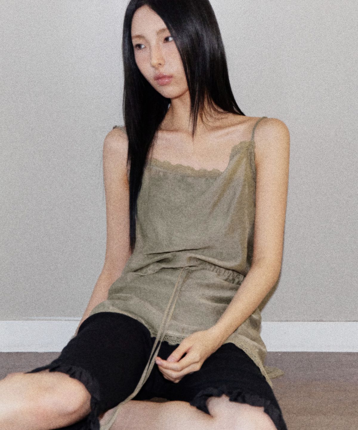 런던다다(LONDONDADA) Airy Sheer Lace Sleeveless Top, KHAKI