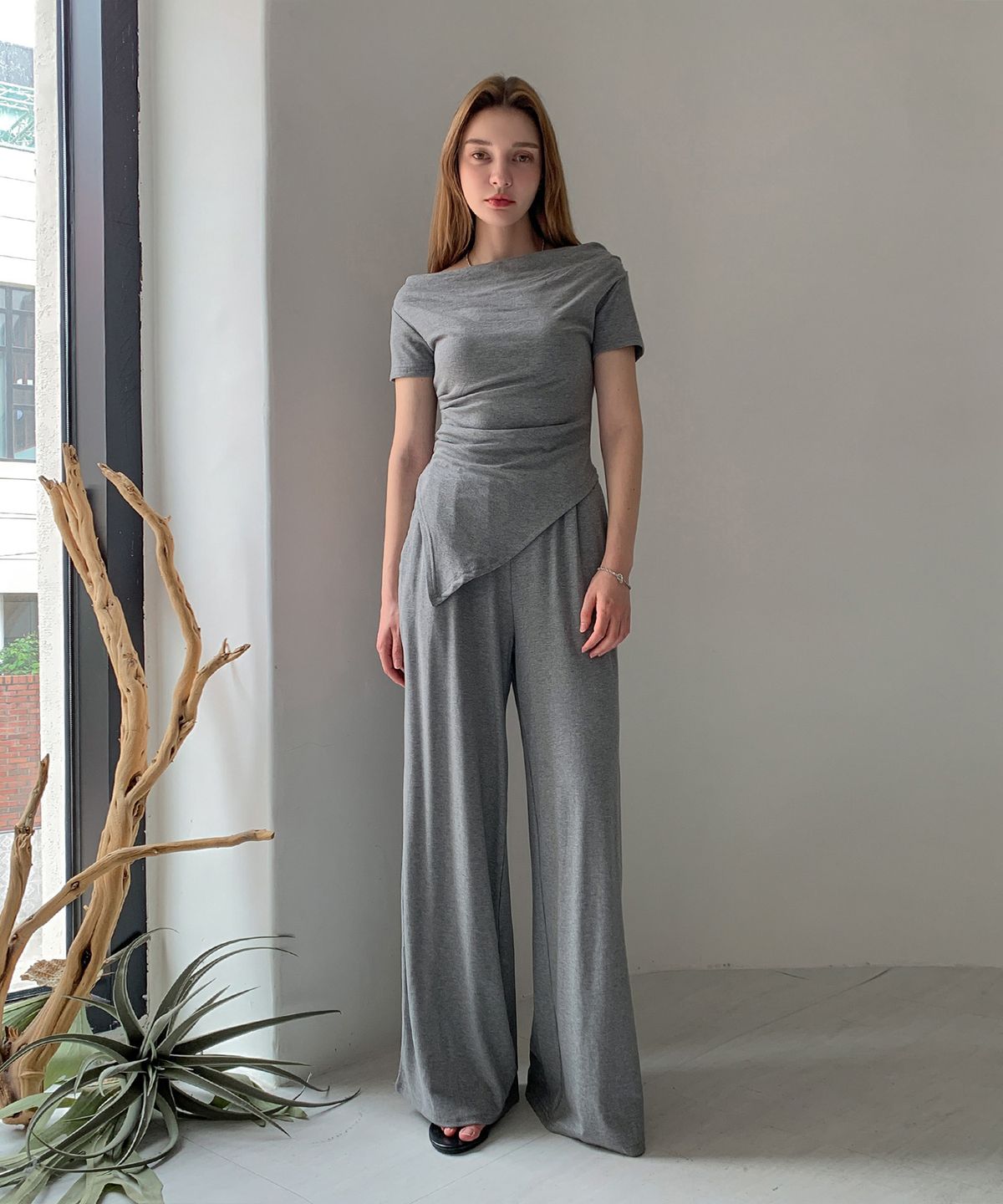 바스카라(VASCARA) [SET] Cowl neck Shirring Short Sleeve T-shirt+Banding Pants Set-up (2colors)