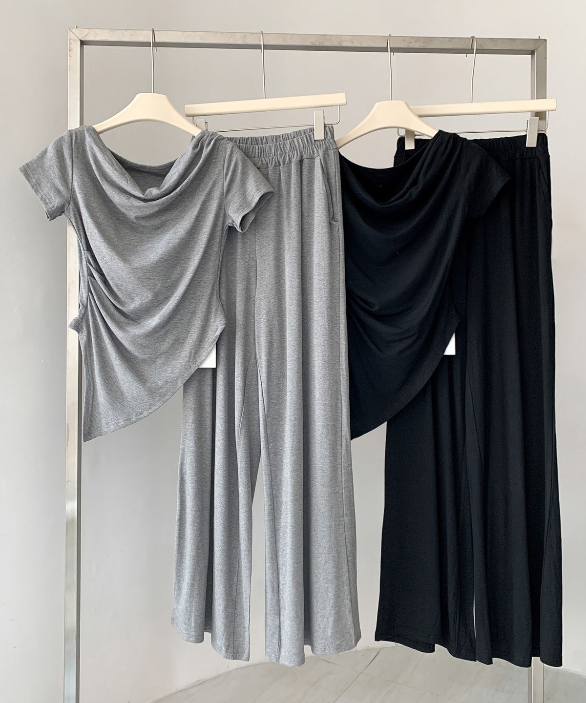 바스카라(VASCARA) [SET] Cowl neck Shirring Short Sleeve T-shirt+Banding Pants Set-up (2colors)