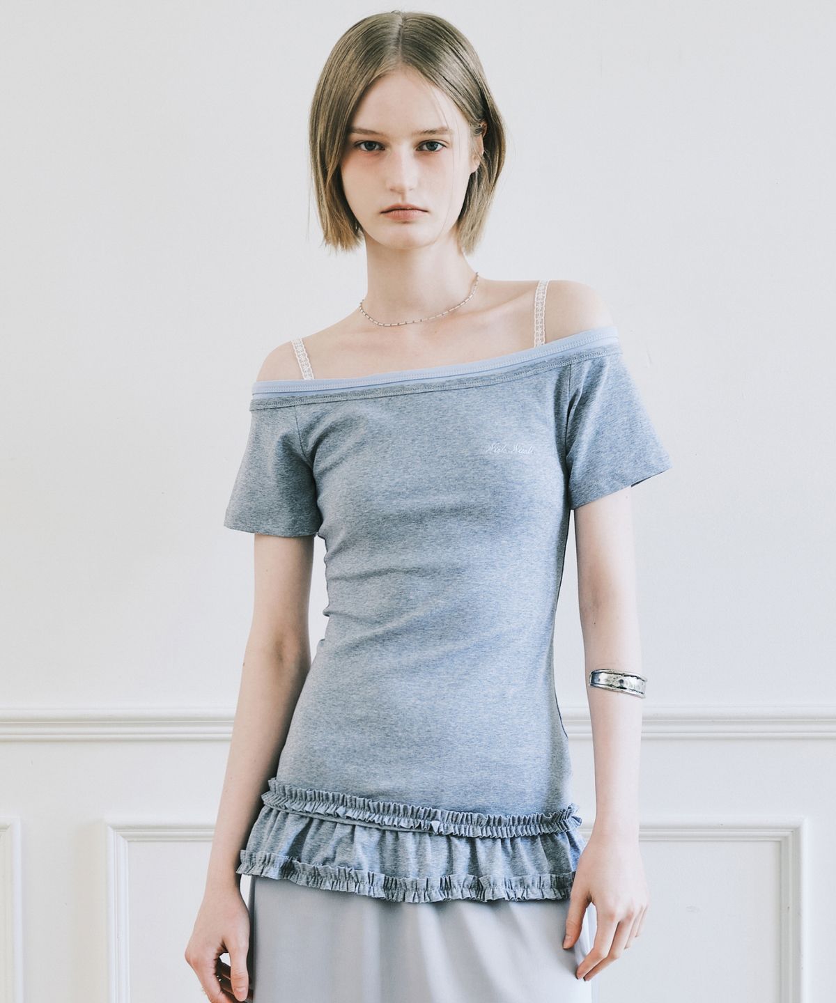 닉앤니콜(NICK&NICOLE) OFF-SHOULDER FRILL HALF TOP_GRAY