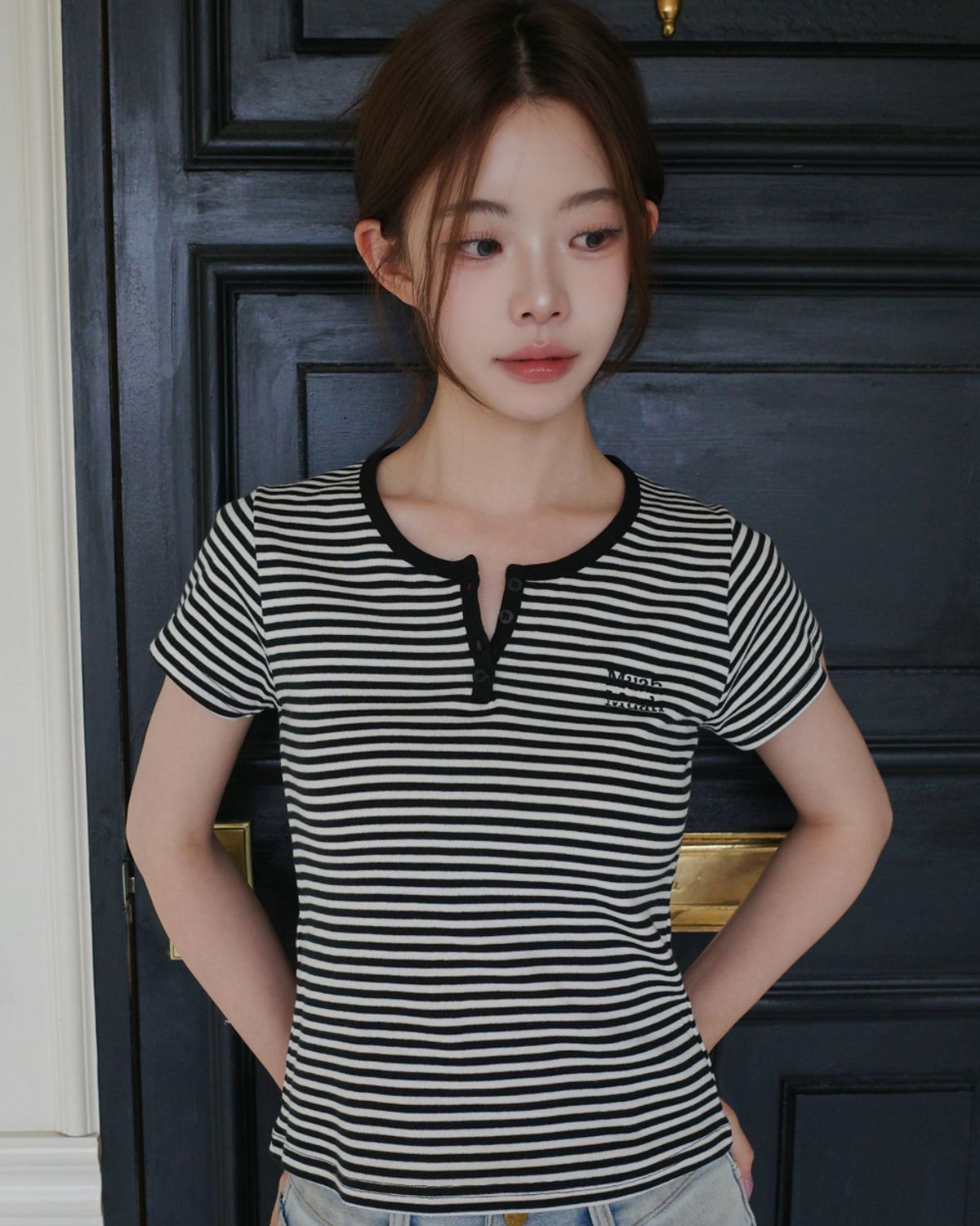 무아무아(MUAHMUAH) 쇼츠 헨리넥 스트라이프 반팔티셔츠
