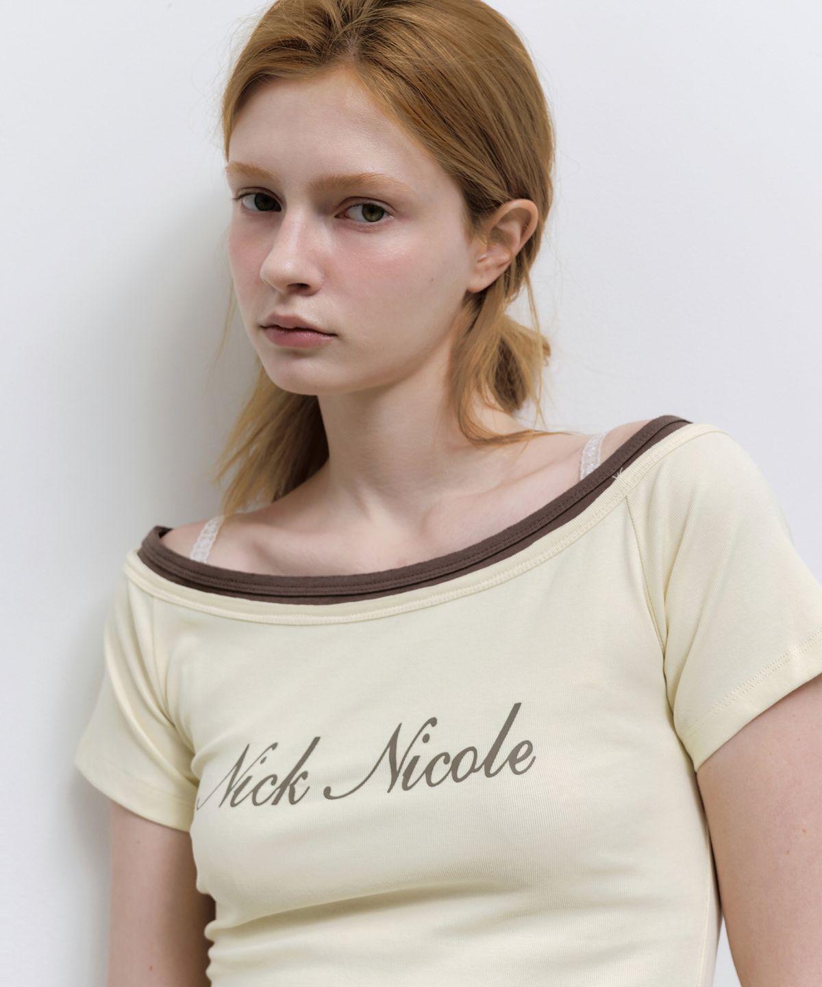 닉앤니콜(NICK&NICOLE) OFF-SHOULDER FRILL CROP TOP_CREAM