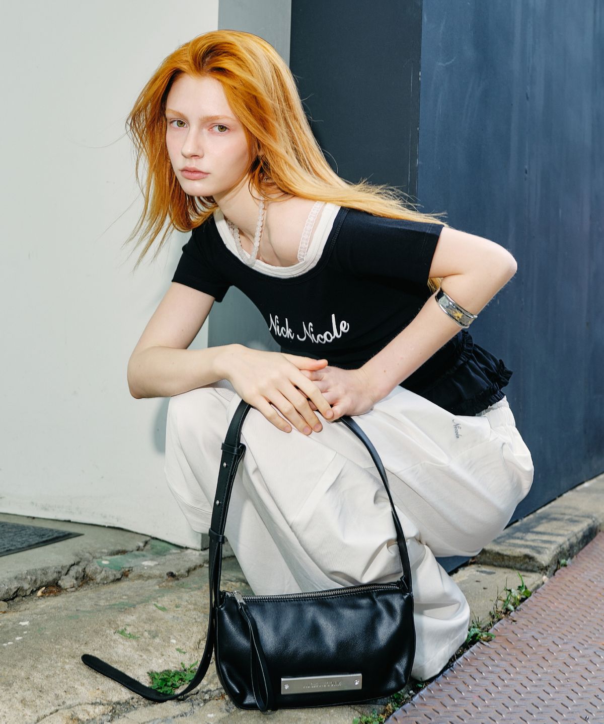 닉앤니콜(NICK&NICOLE) OFF-SHOULDER FRILL CROP TOP_BLACK