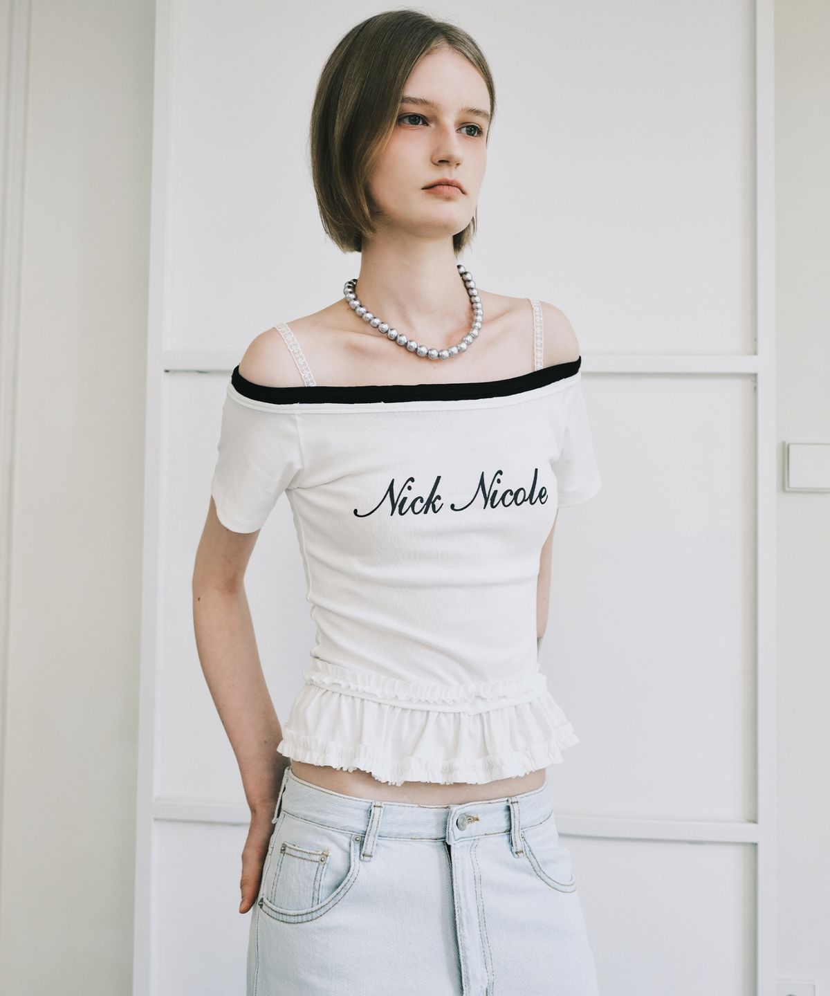 닉앤니콜(NICK&NICOLE) OFF-SHOULDER FRILL CROP TOP_WHITE