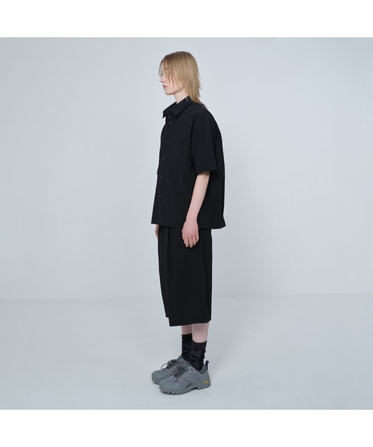 커스텀멜로우(CUSTOMELLOW) [Online Only] Black Crinkled Bermuda Shorts CQPAM26411BKX