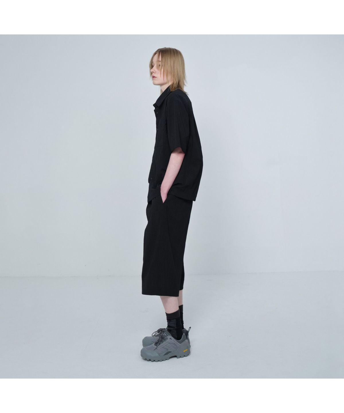 커스텀멜로우(CUSTOMELLOW) [Online Only] Black Crinkled Bermuda Shorts CQPAM26411BKX