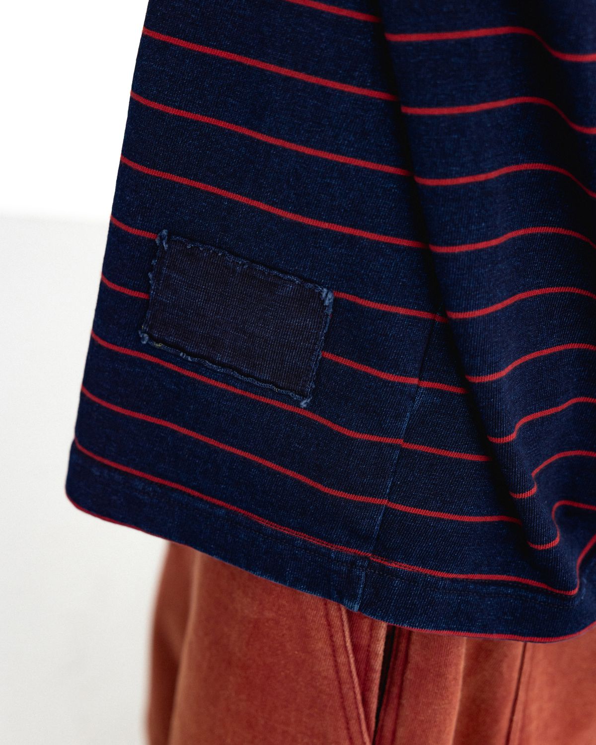 앵글런(ANGLAN) Denim Striped Tee - Red