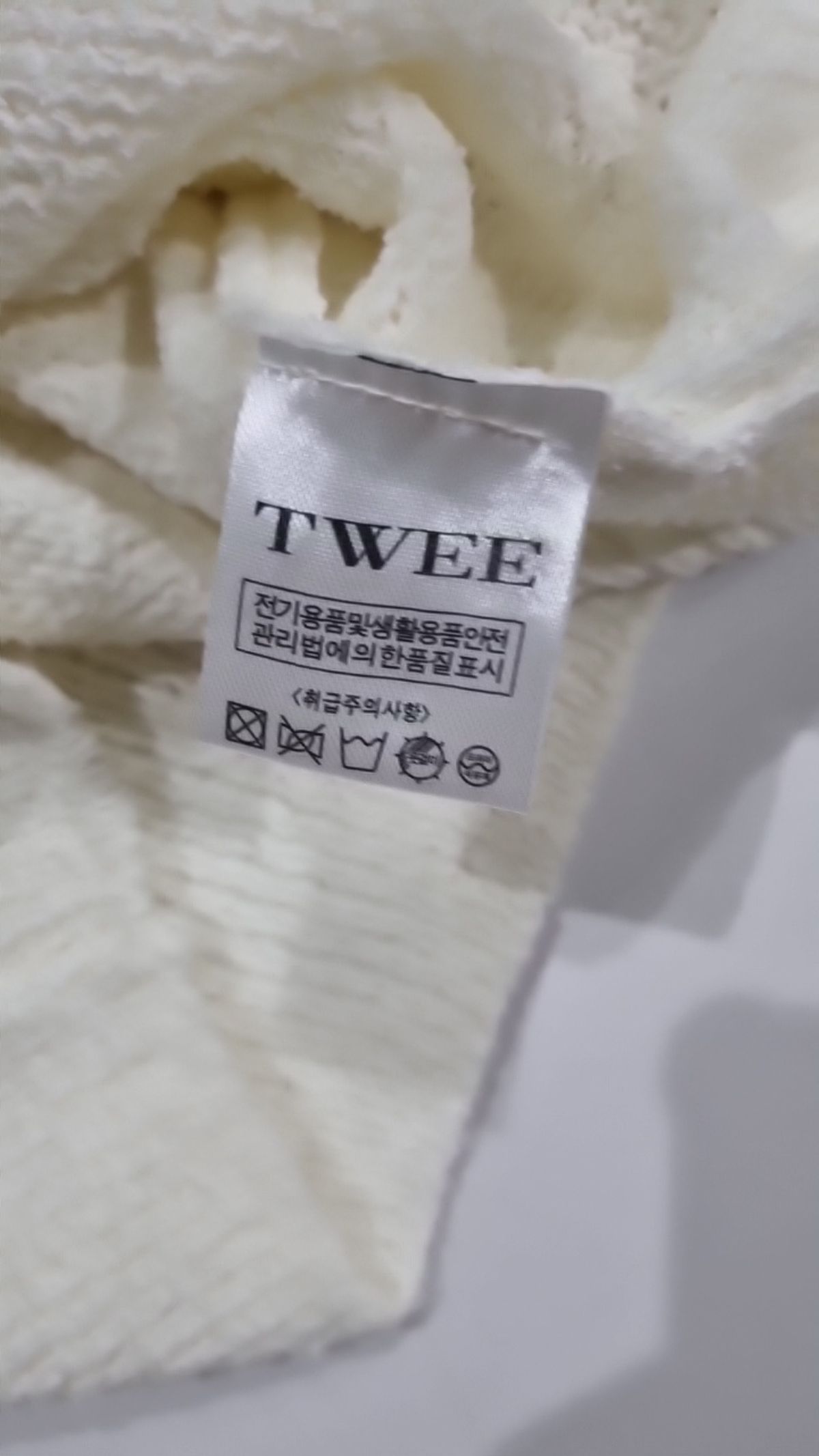 트위(TWEE) 니트/스웨터