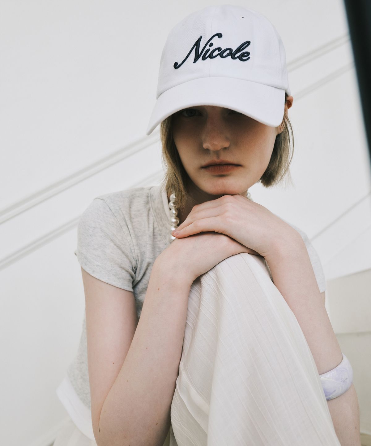 닉앤니콜(NICK&NICOLE) NICOLE LETTERING BALL CAP_WHITE CHARCOAL
