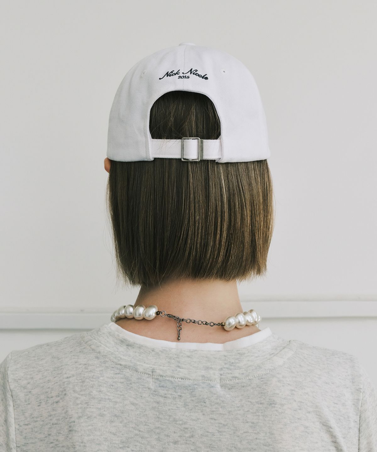 닉앤니콜(NICK&NICOLE) NICOLE LETTERING BALL CAP_WHITE CHARCOAL