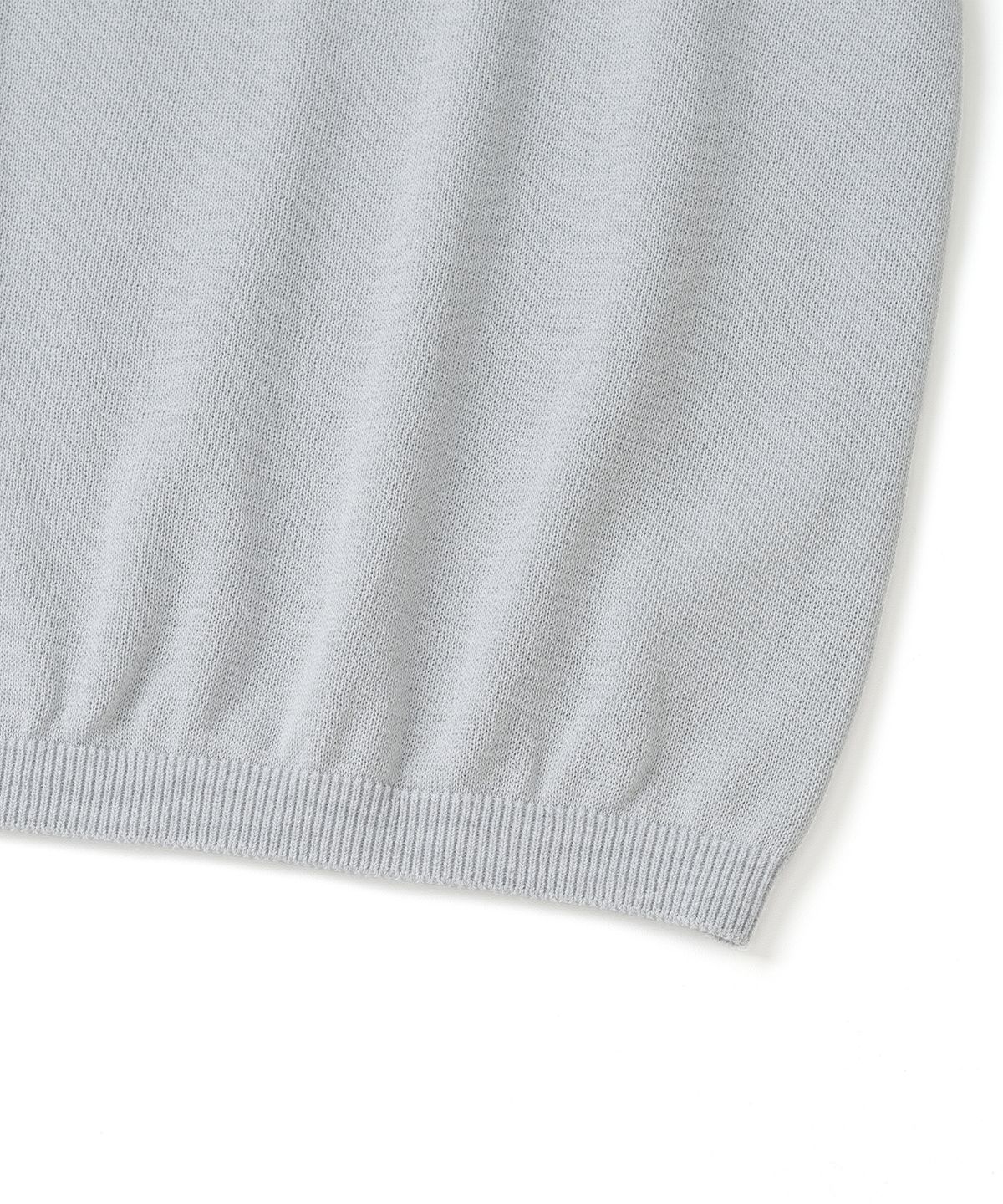 니티드(KNITTED) 쉘론 냉감 싱글 크롭 라운드 니트 LIGHT GREY