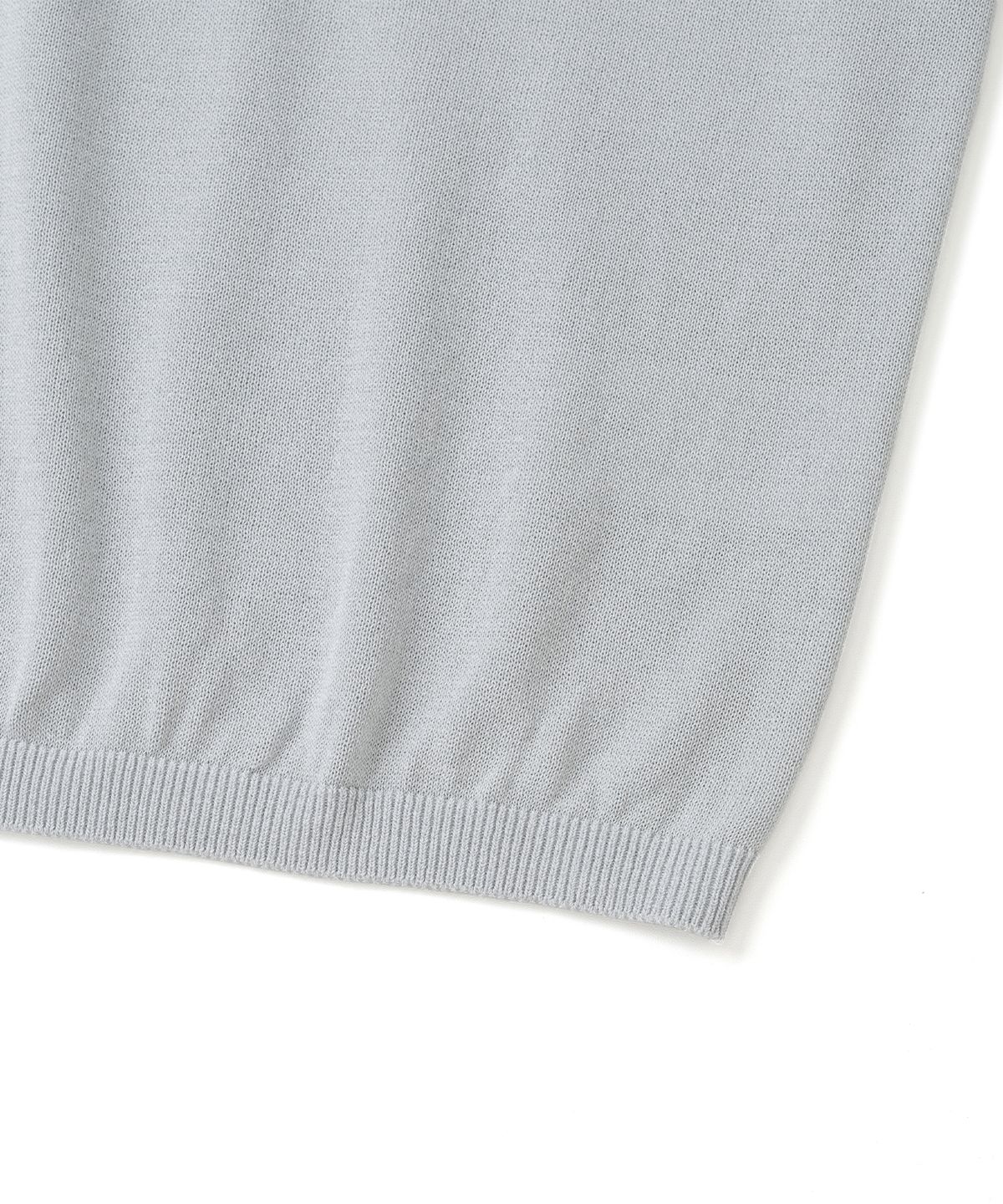 니티드(KNITTED) 쉘론 냉감 싱글 크롭 헨리넥 니트 LIGTH GREY