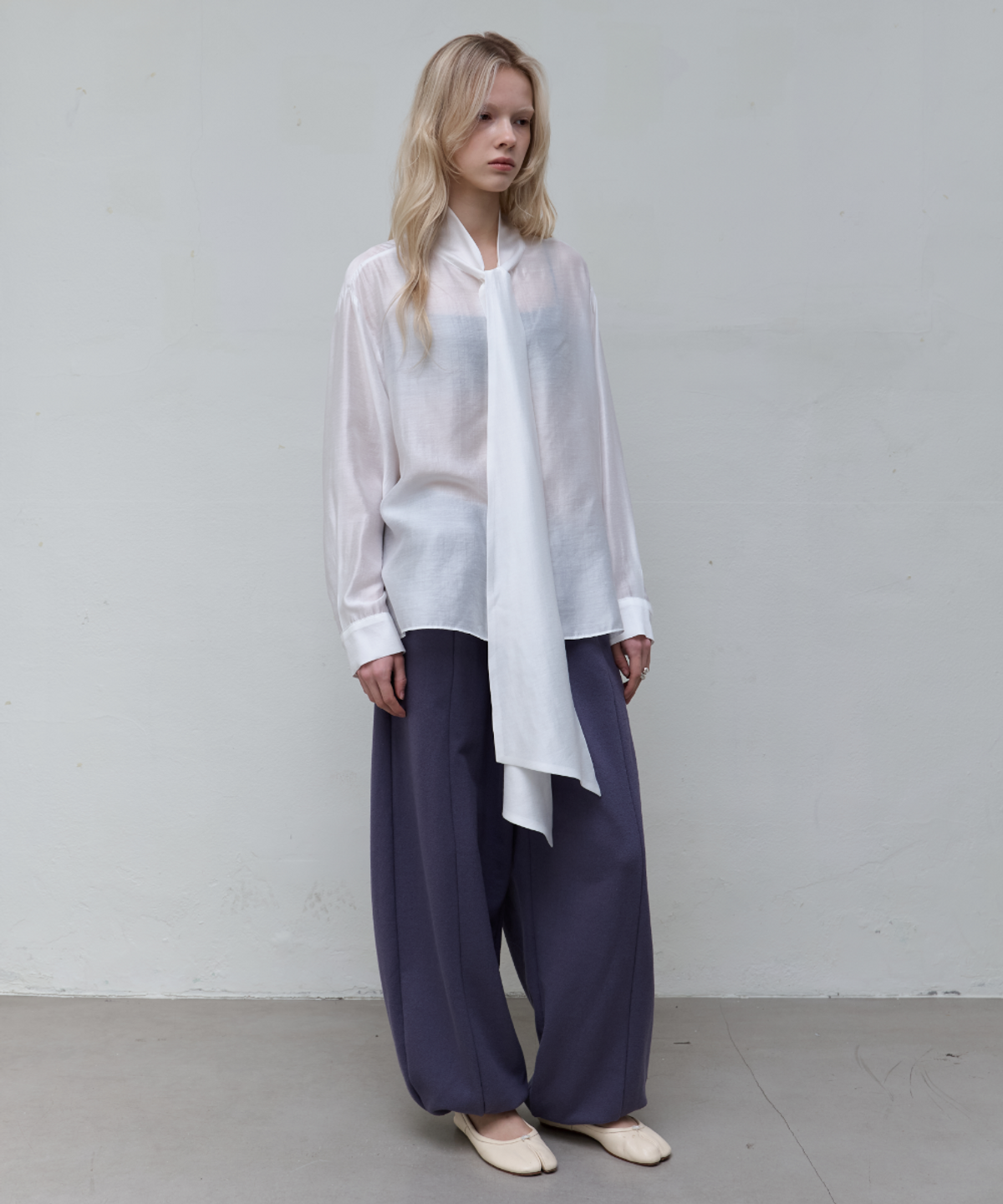 서란(SEORAN) Soft Tie Blouse_Ivory