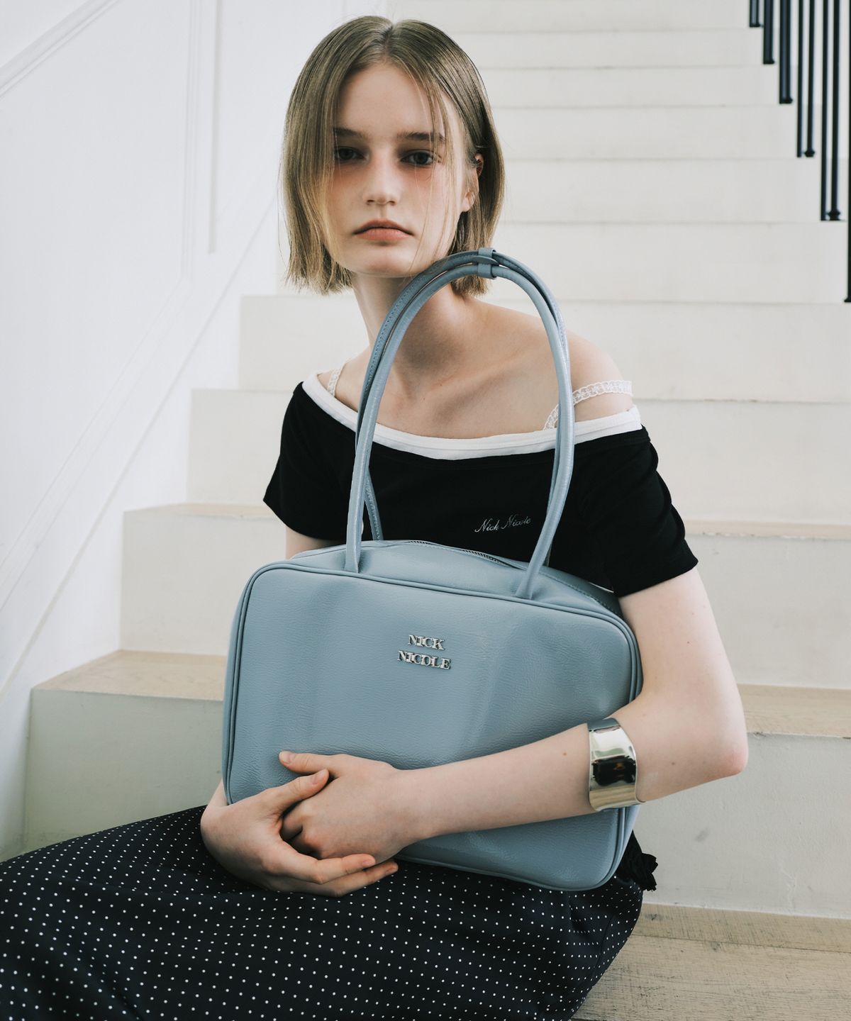 닉앤니콜(NICK&NICOLE) NICOLE LOGO MINIMAL SQUARE BAG_SORA
