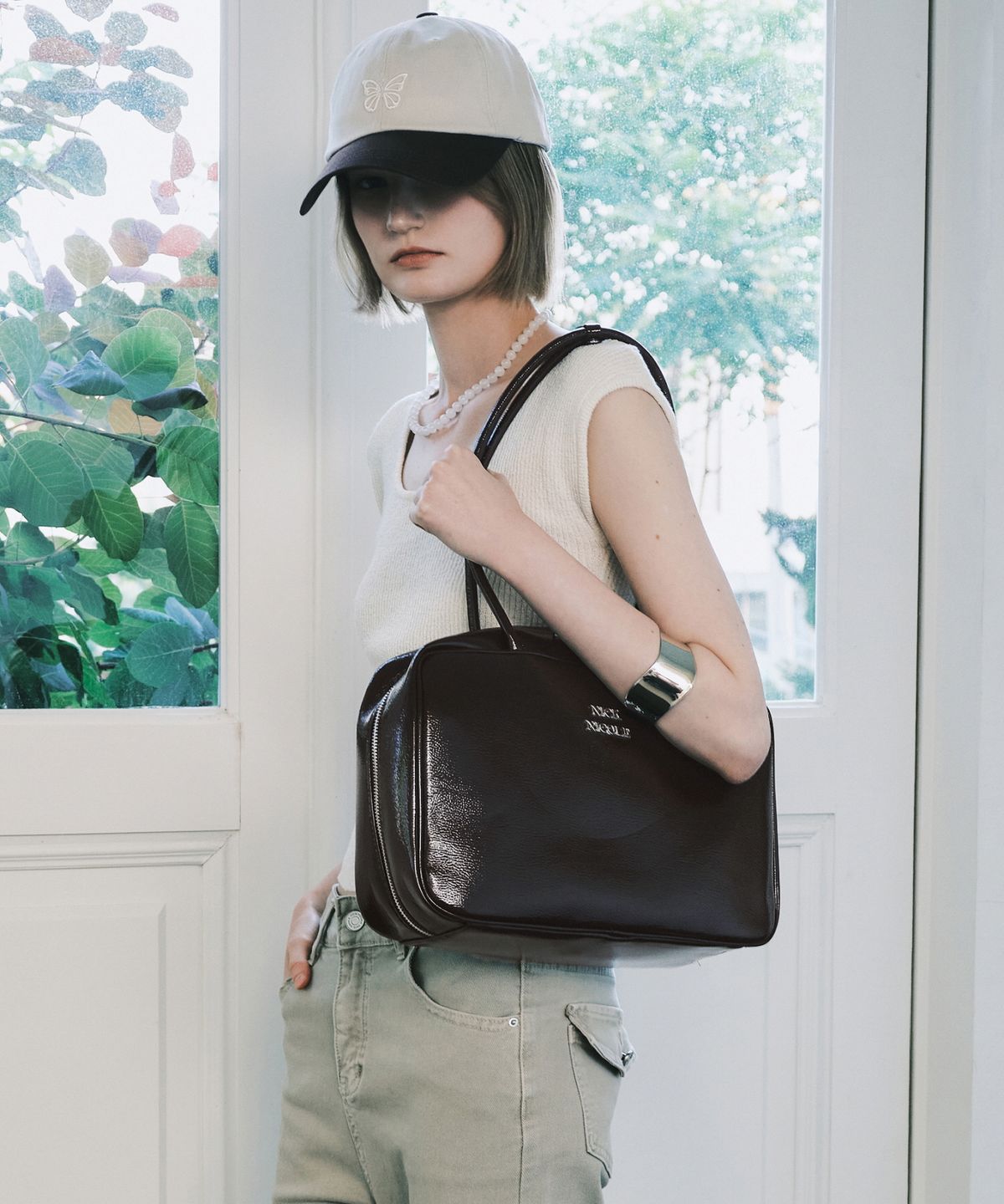 닉앤니콜(NICK&NICOLE) NICOLE LOGO MINIMAL SQUARE BAG_BROWN