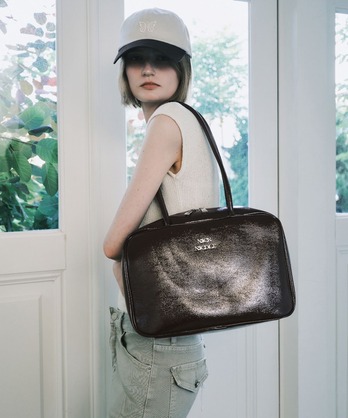 닉앤니콜(NICK&NICOLE) NICOLE LOGO MINIMAL SQUARE BAG_BROWN