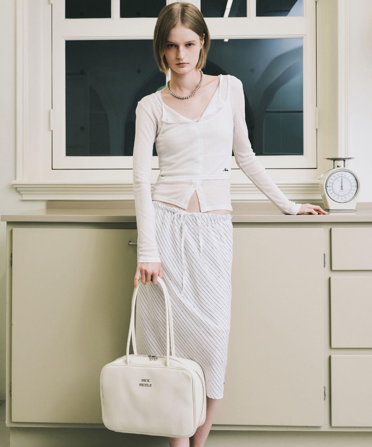 닉앤니콜(NICK&NICOLE) NICOLE LOGO MINIMAL SQUARE BAG_CREAM