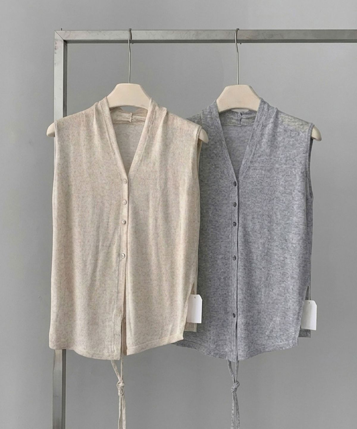 바스카라(VASCARA) Bella V-neck Linen Sleeveless Knit (2colors)