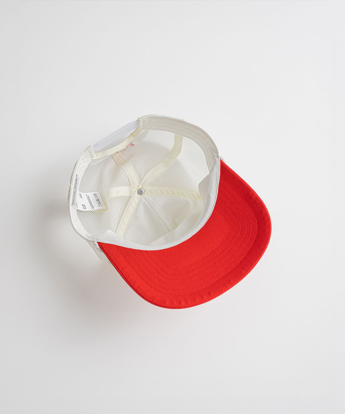 비헤비어(BEHEAVYER) [x PEANUTS] SNOOPY & HIS SIBLINGS ROPE TRUCKER CAP oatmeal/red