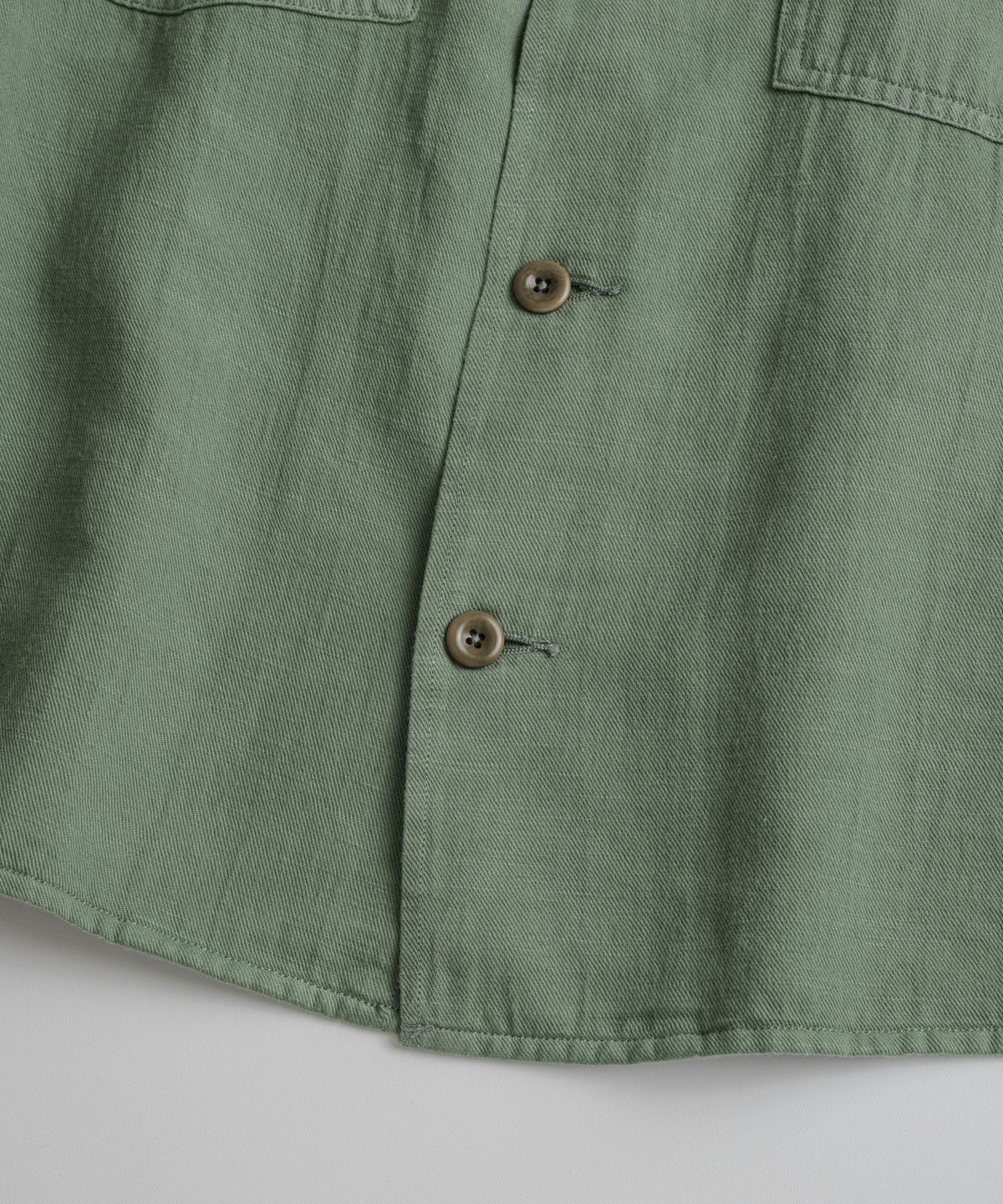 비헤비어(BEHEAVYER) [x PEANUTS] SNOOPY DYED FATIGUE 1/2 SHIRTS olive