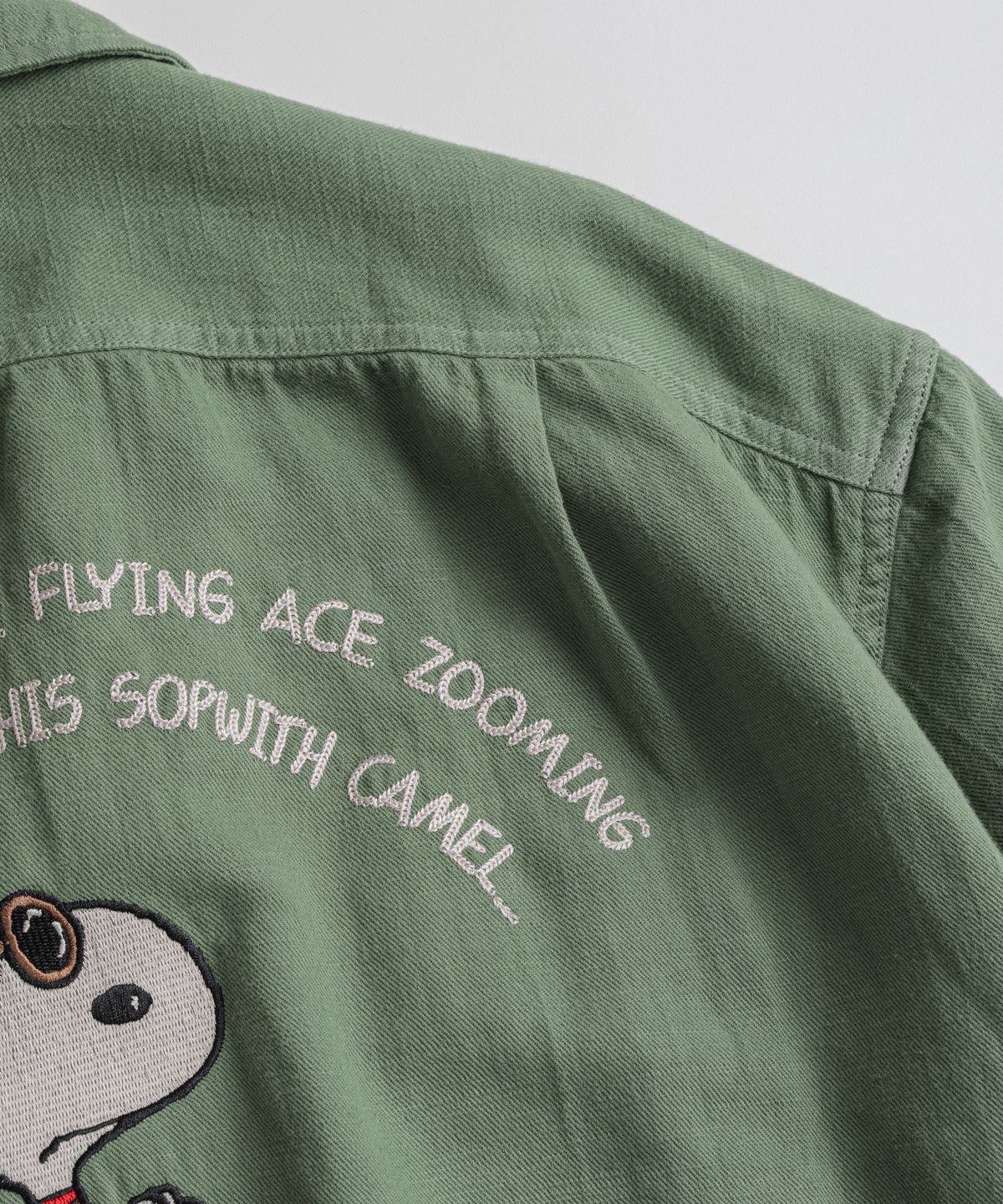 비헤비어(BEHEAVYER) [x PEANUTS] SNOOPY DYED FATIGUE 1/2 SHIRTS olive