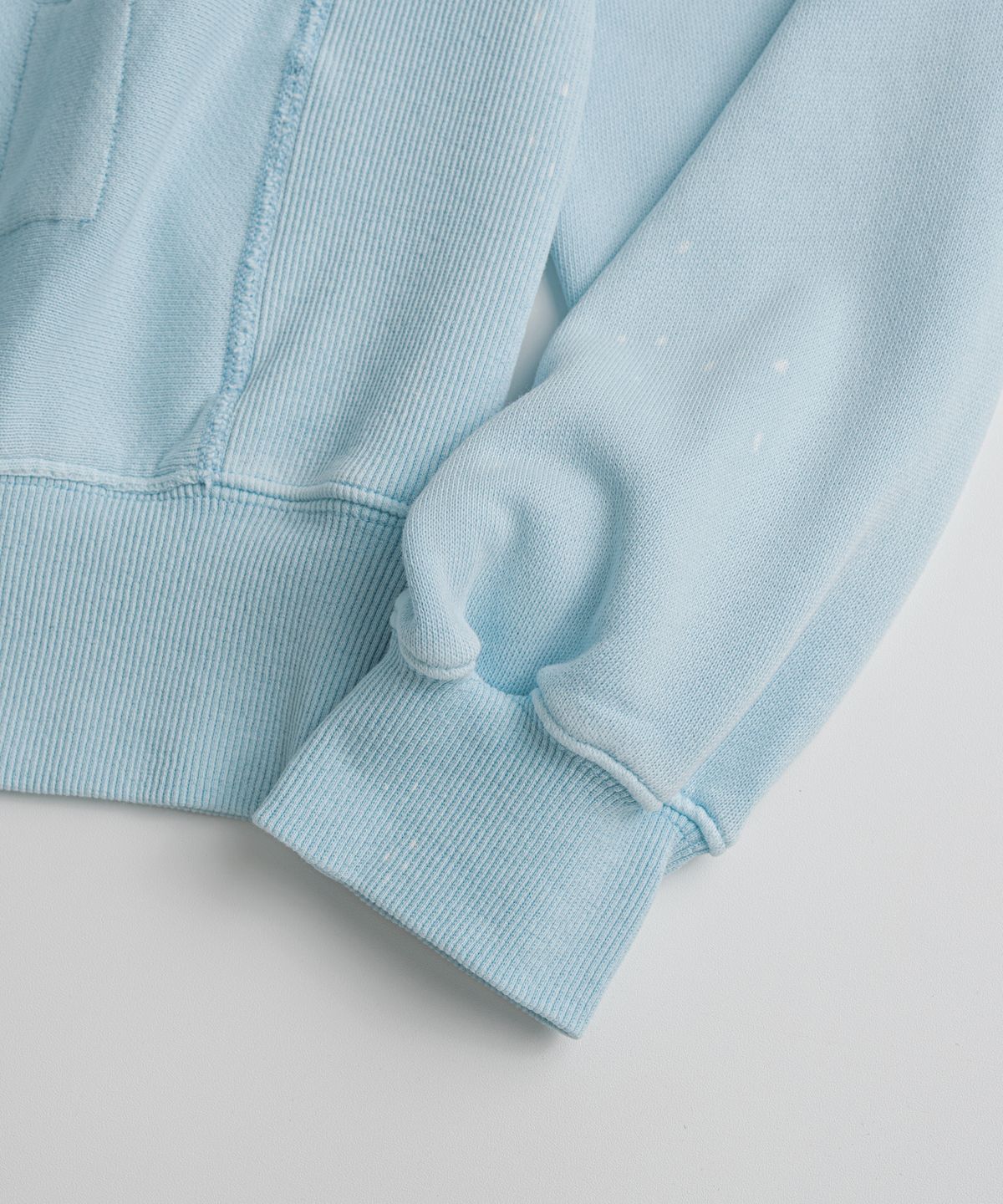 비헤비어(BEHEAVYER) [x PEANUTS] SPIKE DISTRESSED REVERSEWEAVE SWEAT SHIRTS dust blue