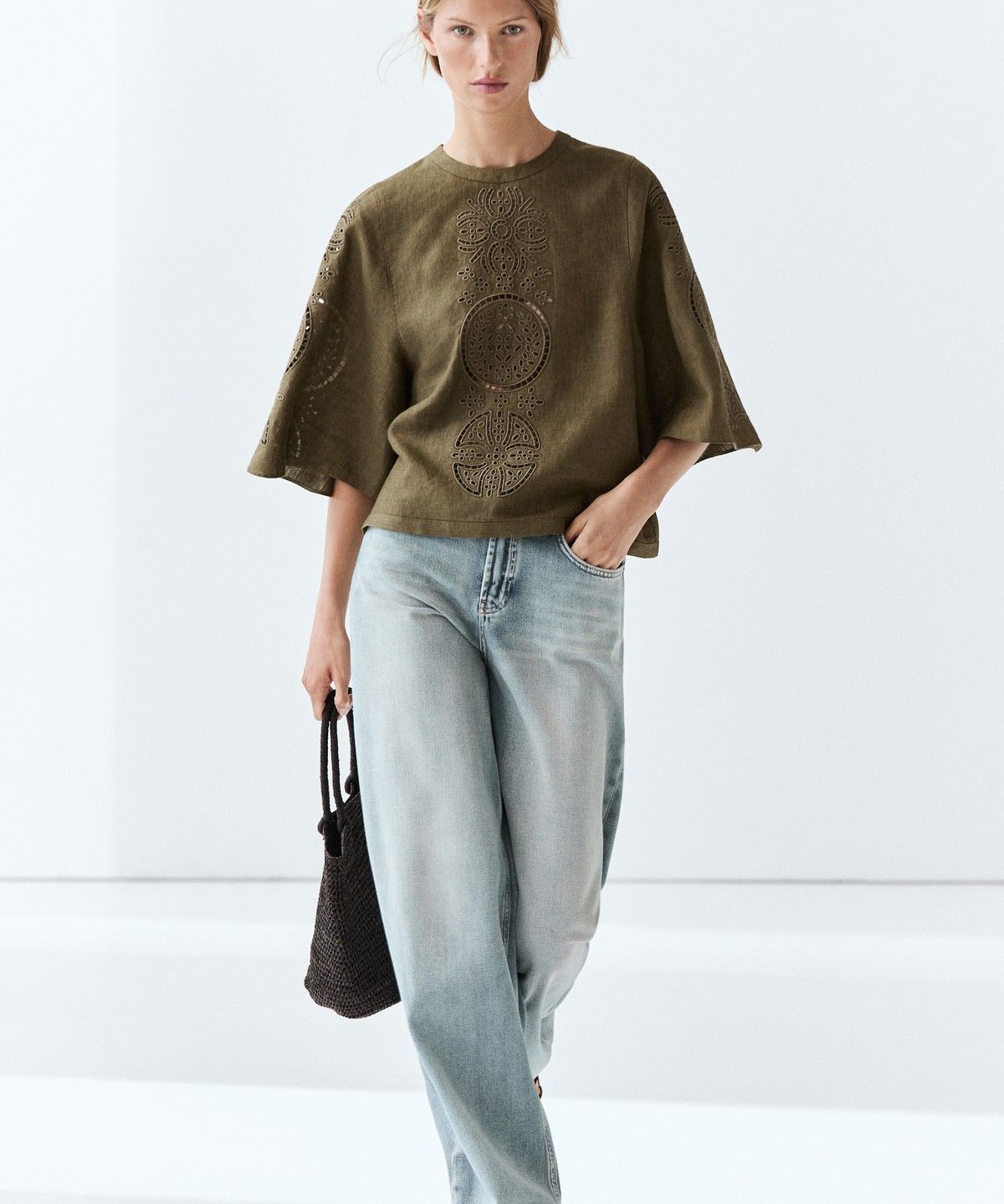 마시모두띠(MASSIMO DUTTI) 자수 디테일 린넨 블렌드 블라우스