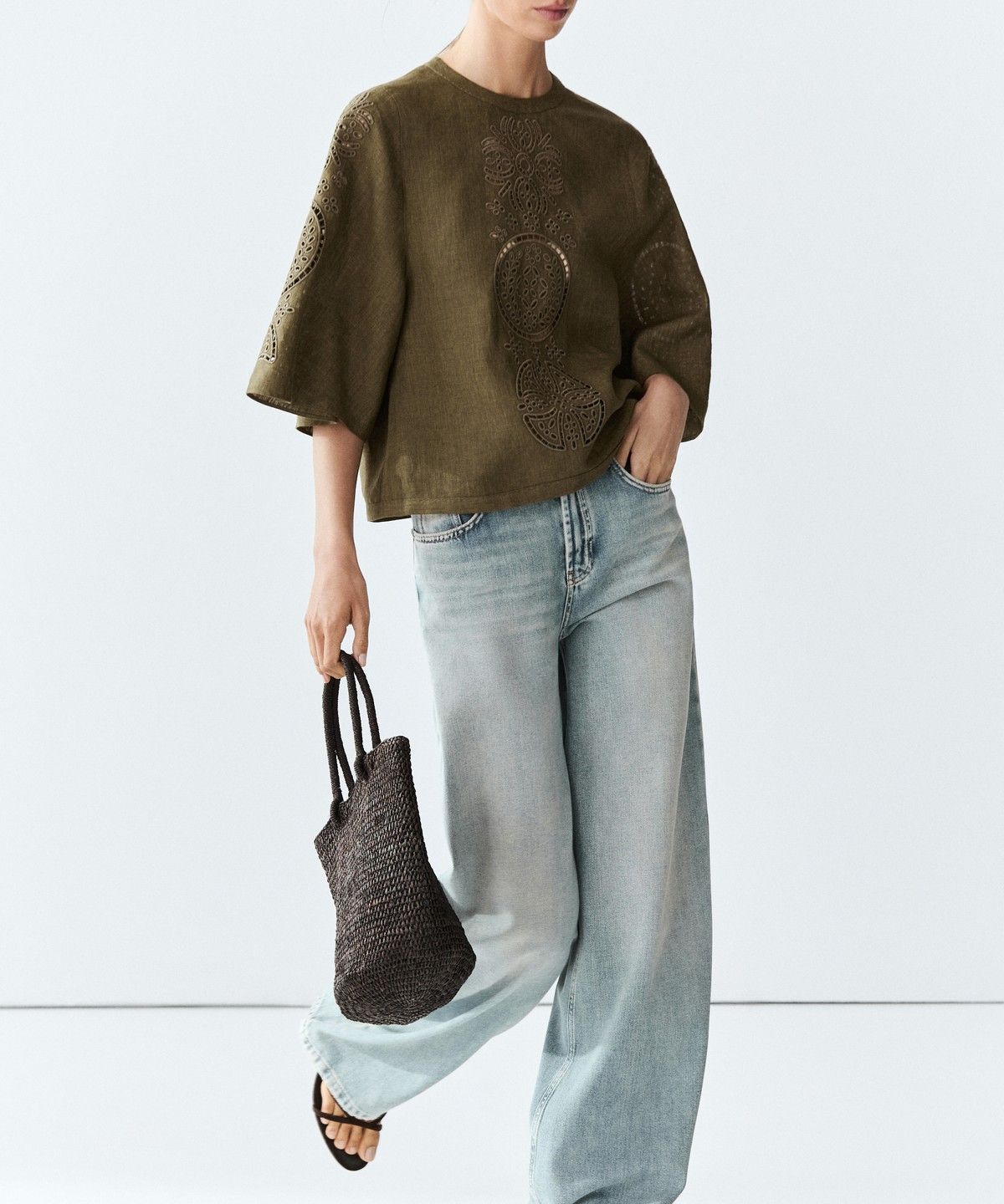 마시모두띠(MASSIMO DUTTI) 자수 디테일 린넨 블렌드 블라우스