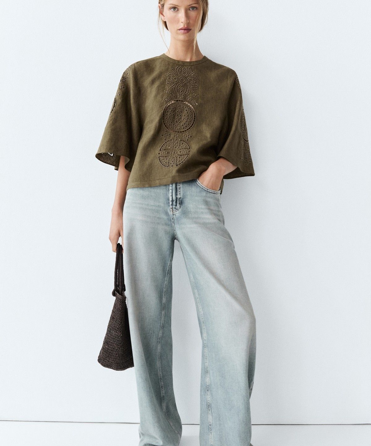 마시모두띠(MASSIMO DUTTI) 자수 디테일 린넨 블렌드 블라우스