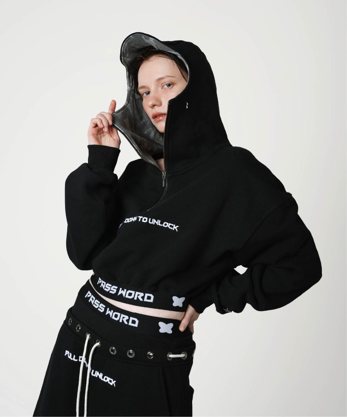 공공육이(GONGGONGYUKYI) Pulldown cropped Helmet hoodie