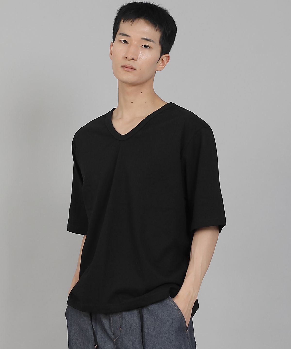 세인트크루(SAINTCREW) 무지 V넥 16s코튼 5부 반팔티셔츠 V-8A01 블랙
