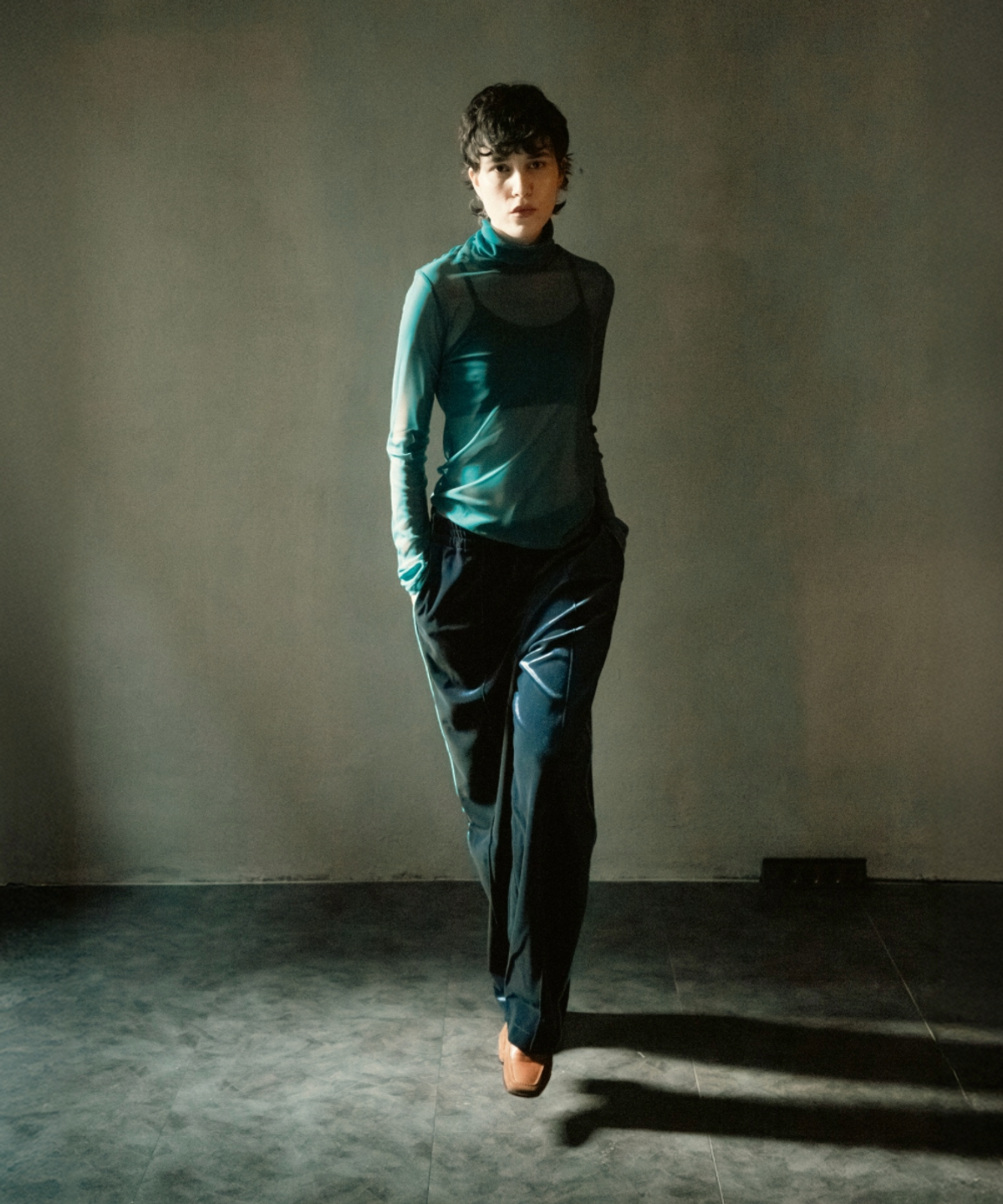 헤리(HERY) 범피 파이핑 벨벳 팬츠_네이비
