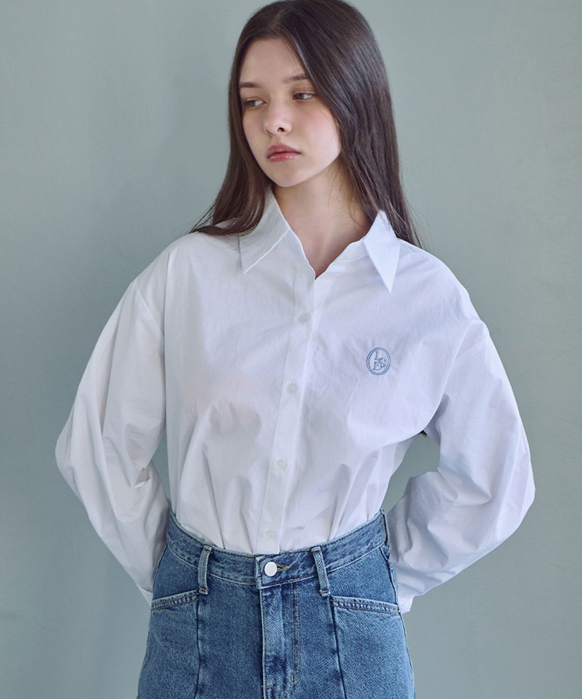 루시다(LUSIDA) 세이린 베이직 자수 셔츠