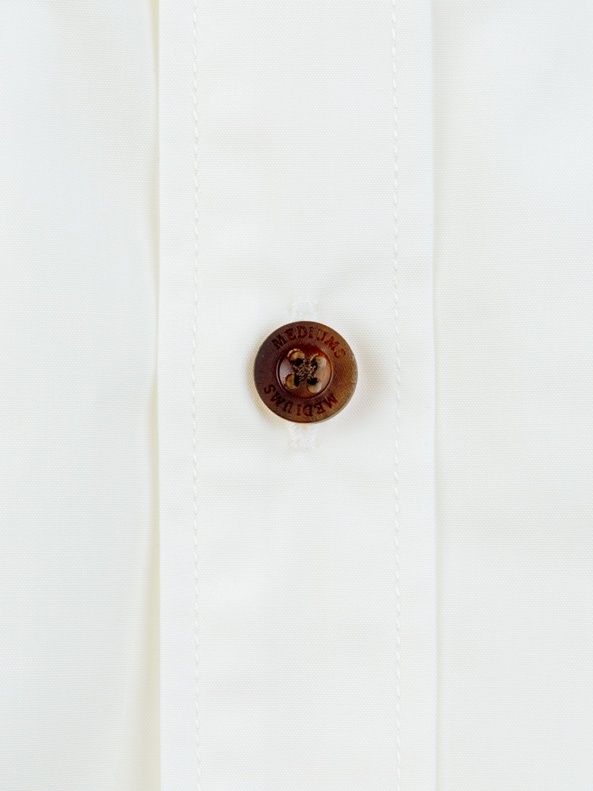 미디엄스(MEDIUMS) Slant Pocket Poplin Shirt - Off White(슬랜트 포켓 포플린 셔츠 - 오프 화이트)