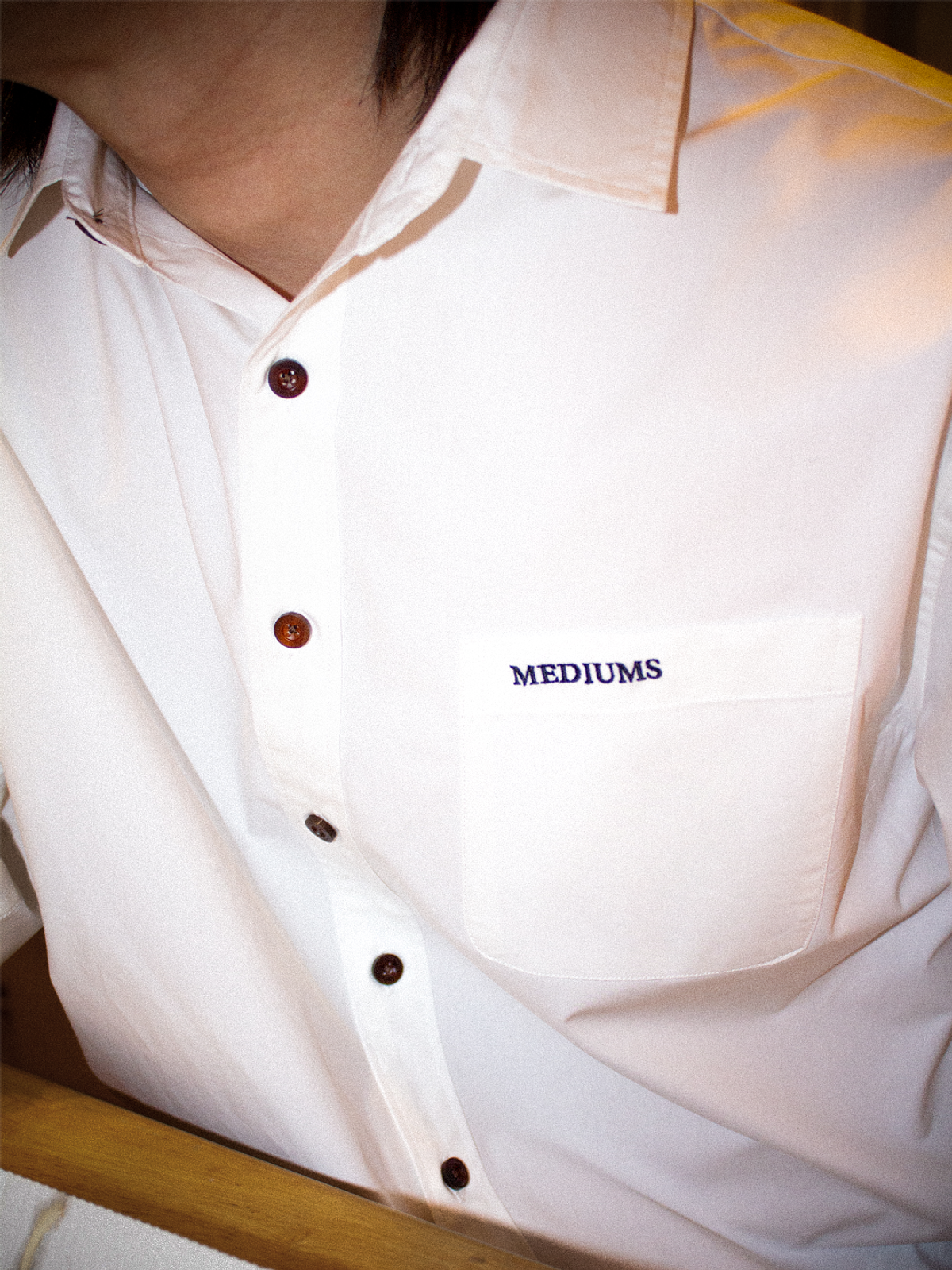 미디엄스(MEDIUMS) Slant Pocket Poplin Shirt - Off White(슬랜트 포켓 포플린 셔츠 - 오프 화이트)