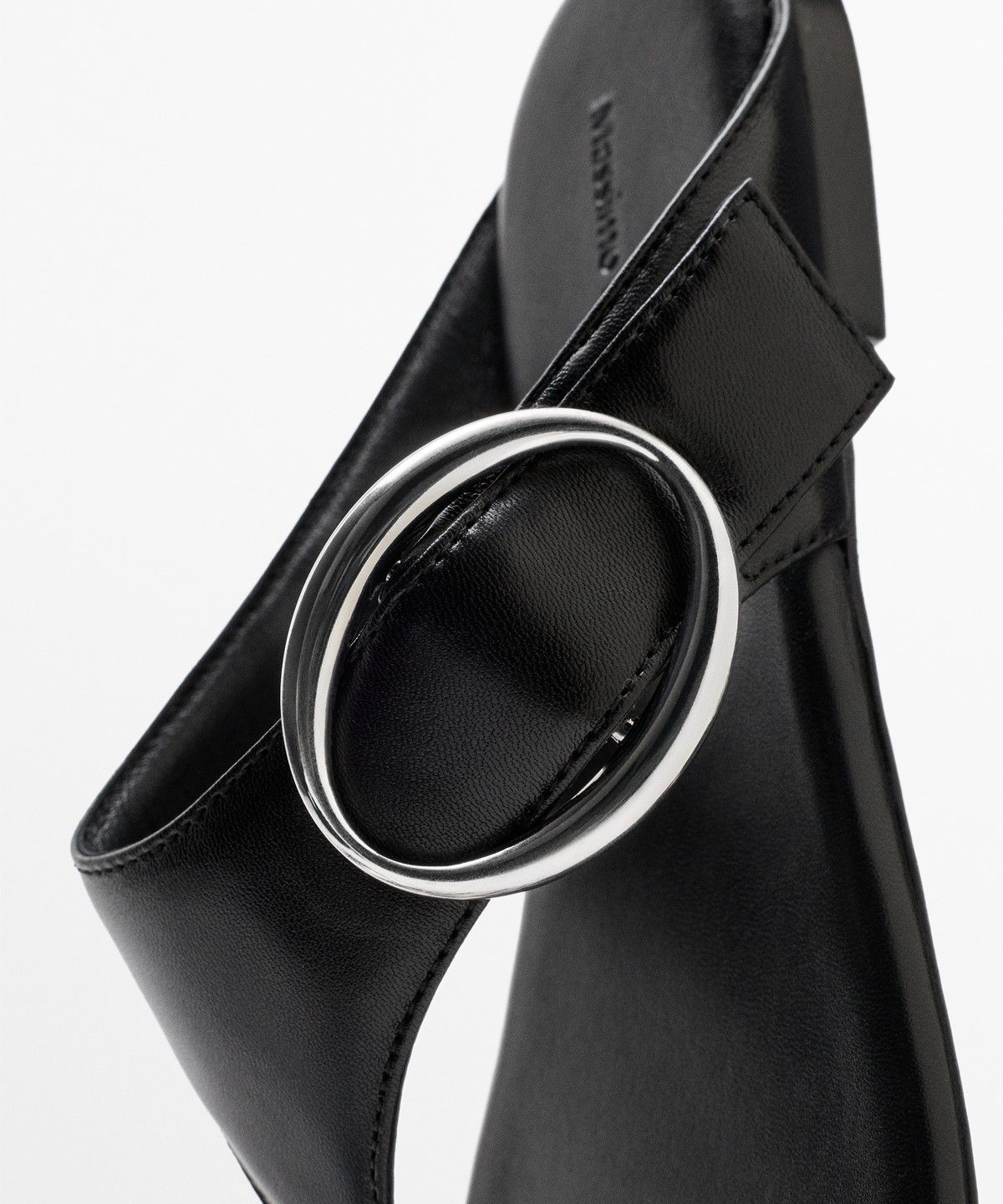 마시모두띠(MASSIMO DUTTI) 메탈 링 레더 샌들