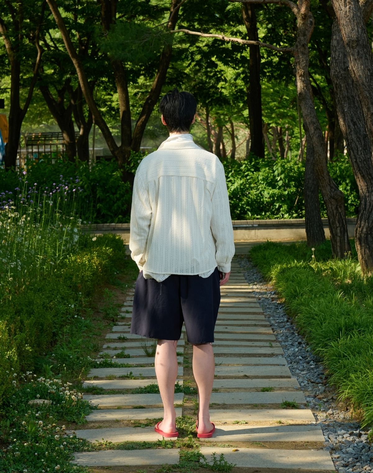 오디너리피플(ORDINARY PEOPLE) RE : CLASSIC SILK REFINED RAW BERMUDA PANTS [NAVY]