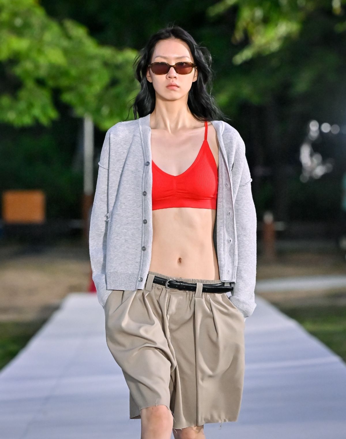 오디너리피플(ORDINARY PEOPLE) RE : CLASSIC SILK REFINED RAW BERMUDA PANTS [BEIGE]