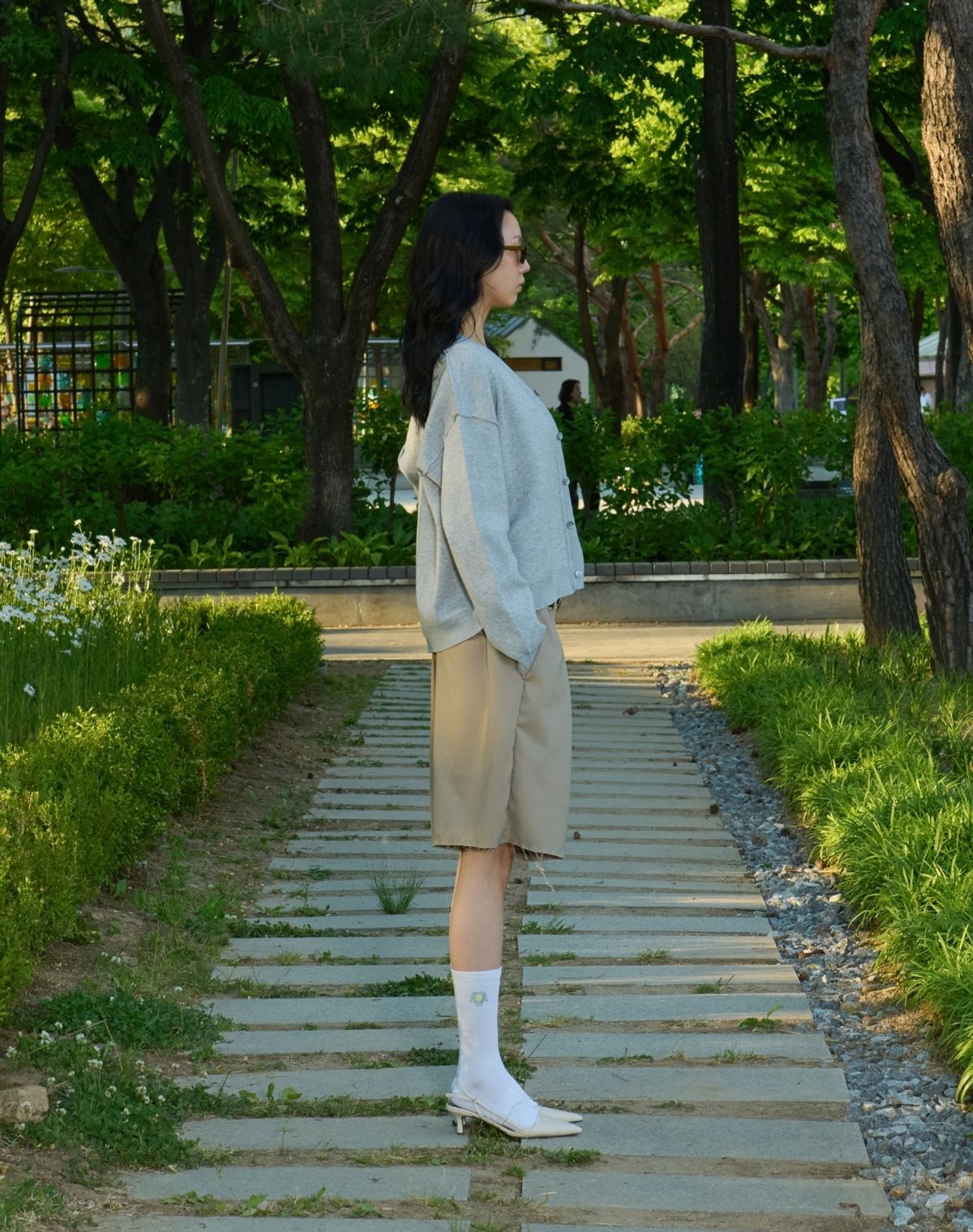 오디너리피플(ORDINARY PEOPLE) RE : CLASSIC SILK REFINED RAW BERMUDA PANTS [BEIGE]