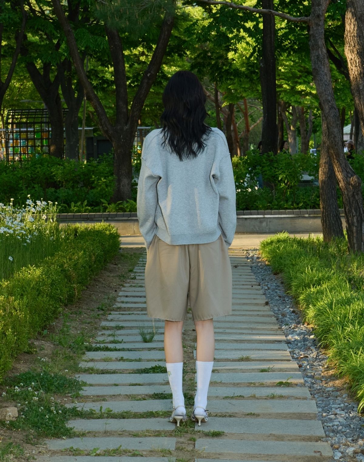 오디너리피플(ORDINARY PEOPLE) RE : CLASSIC SILK REFINED RAW BERMUDA PANTS [BEIGE]