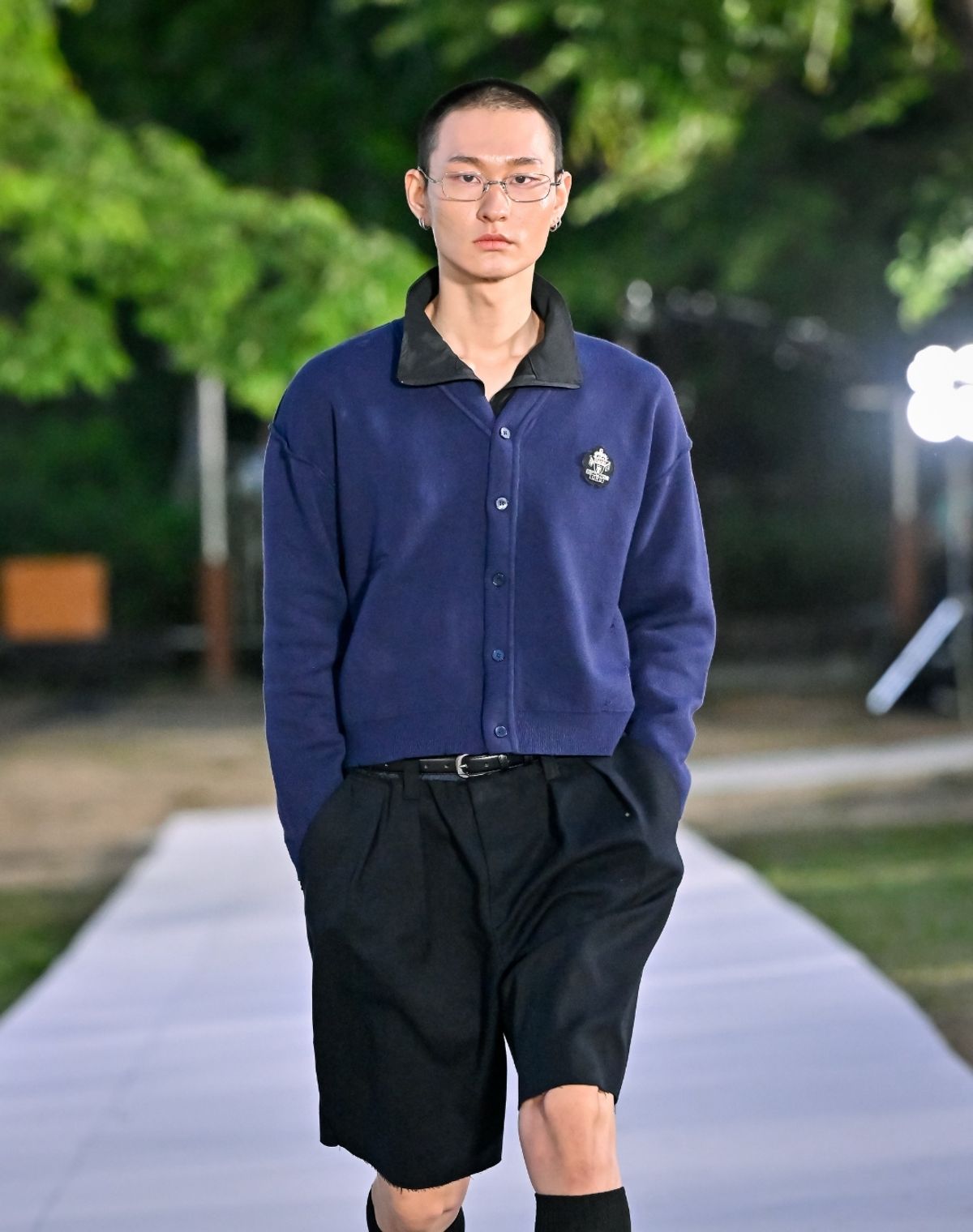오디너리피플(ORDINARY PEOPLE) RE : CLASSIC SILK REFINED RAW BERMUDA PANTS [BLACK]