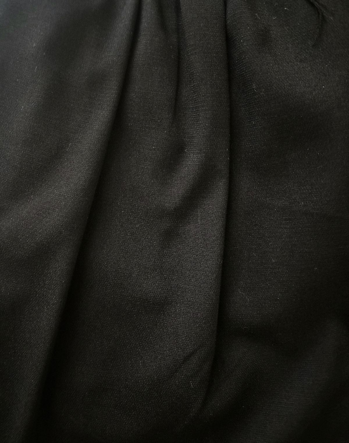 오디너리피플(ORDINARY PEOPLE) RE : CLASSIC SILK REFINED RAW BERMUDA PANTS [BLACK]