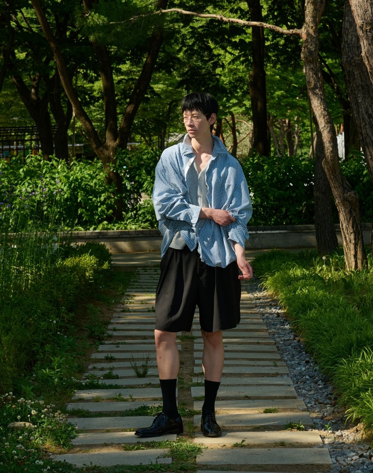 오디너리피플(ORDINARY PEOPLE) RE : CLASSIC SILK REFINED RAW BERMUDA PANTS [BLACK]